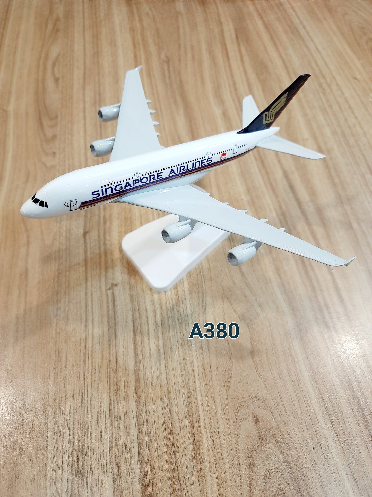 A380 Singapore Diecast Scale Model Airplane (17 cm)