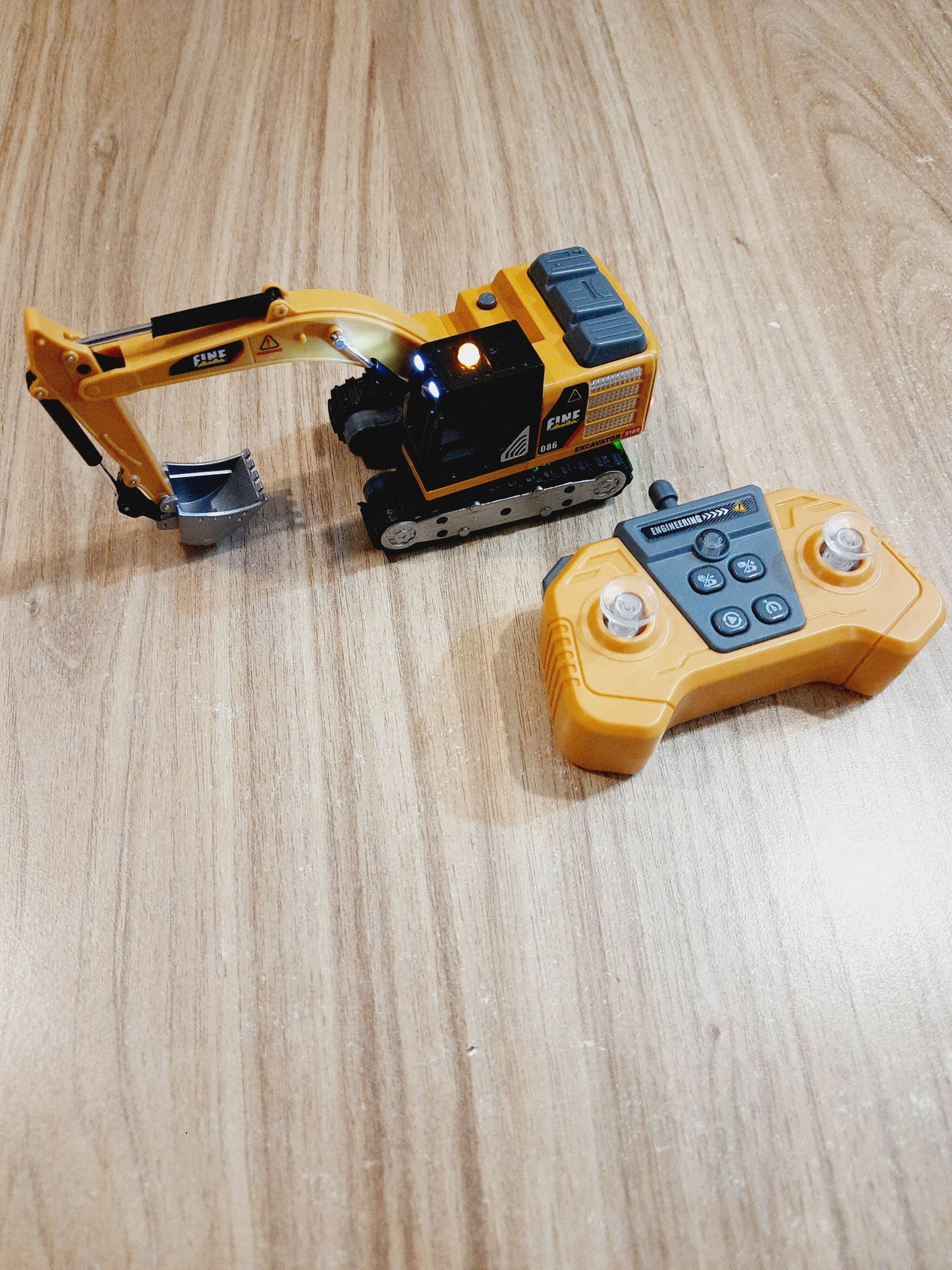 Mini Excavator RC Truck – 1:64 Diecast Remote Control Construction Vehicle