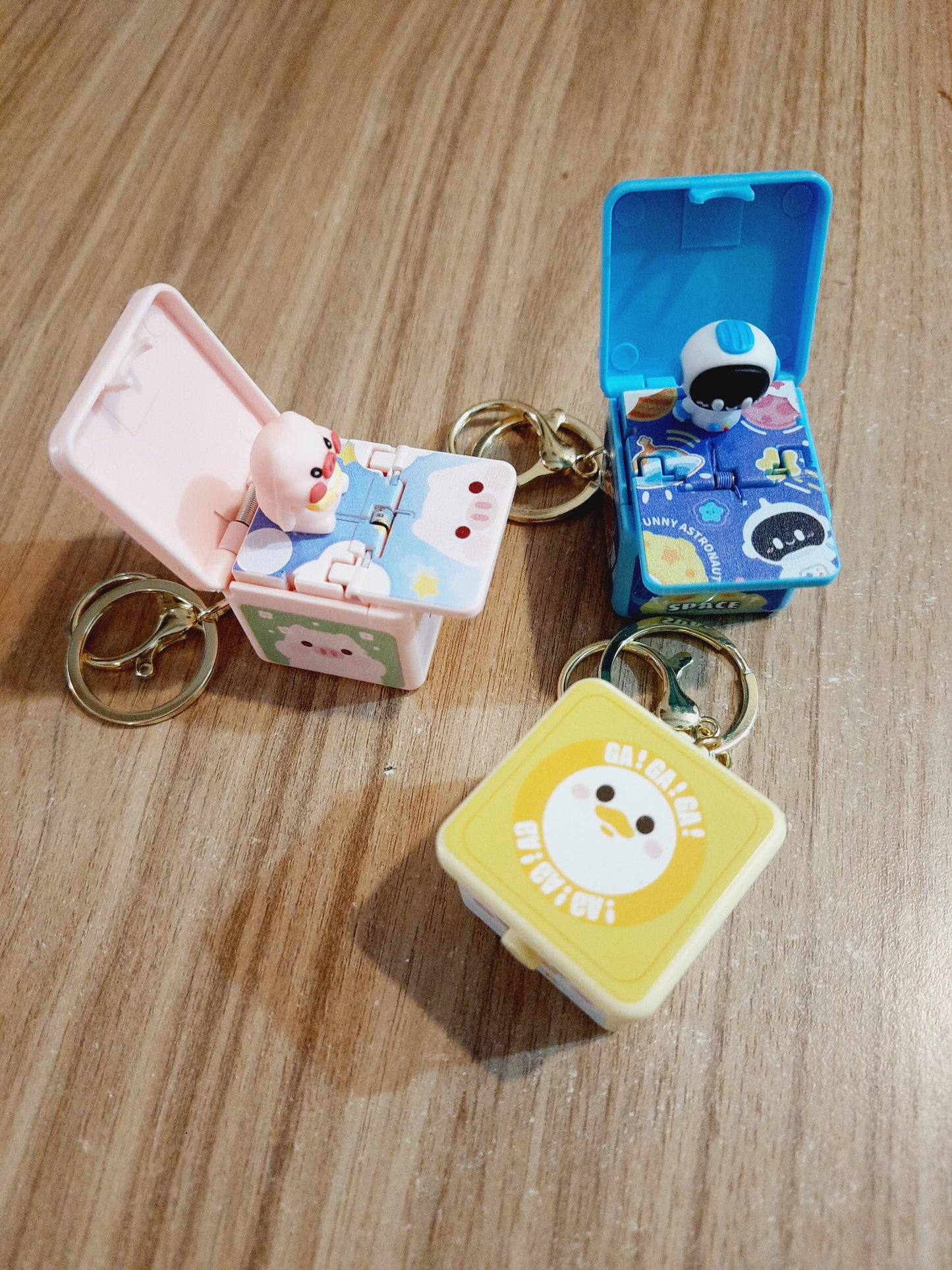 Cute Cartoon Pop Up Surprising Keychain – Fun Press & Reveal Keyring Toy | Gift for Kids & Friends