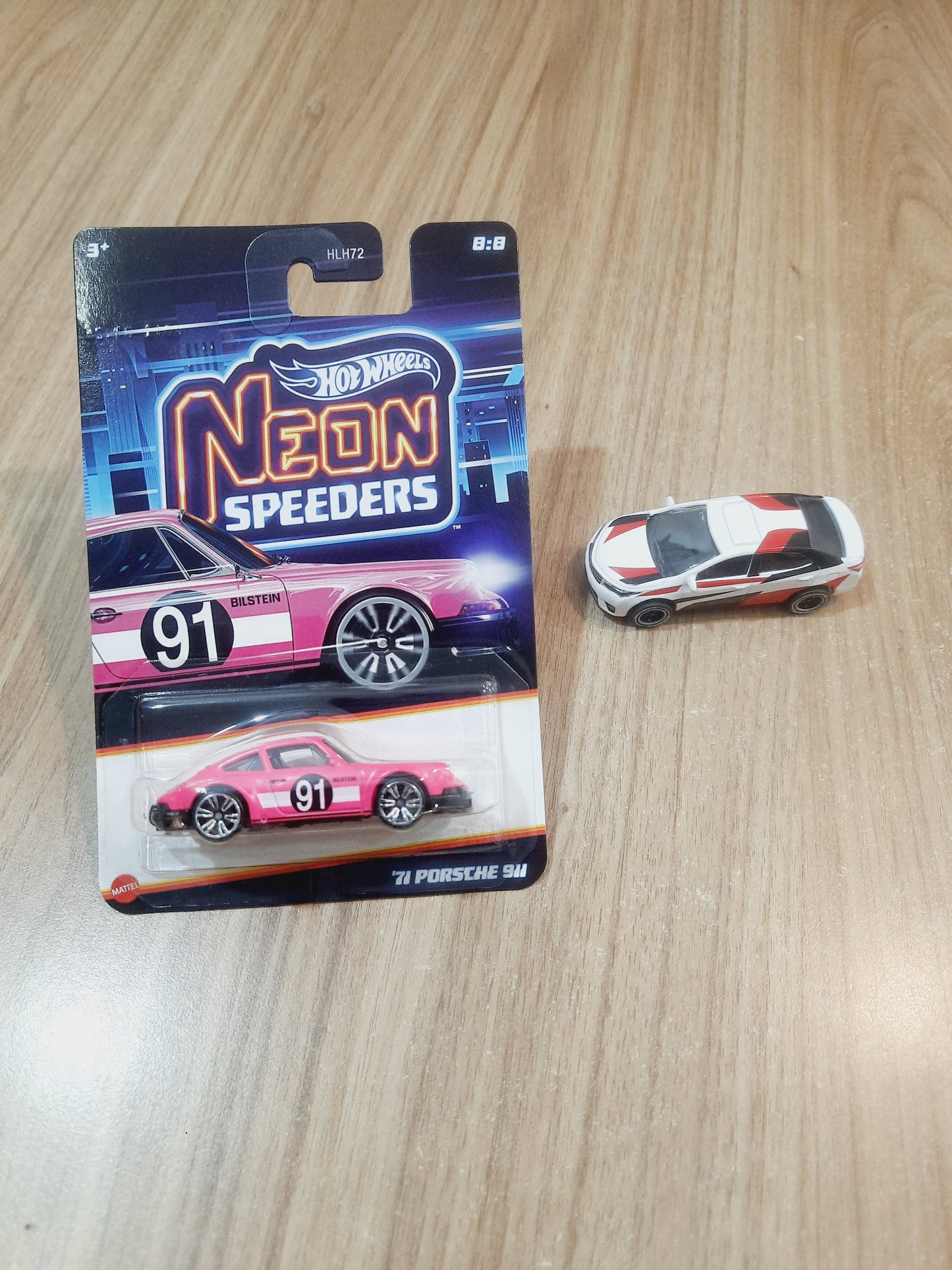 Hot Wheels Neon Speeders 71 Porsche 911 & Majortte Toyota Cororalla Altis
