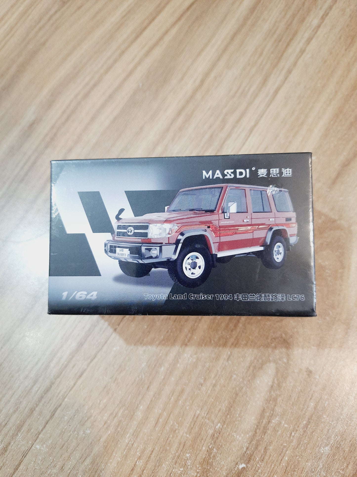 Massdi Toyota Land Cruiser 1994 1:64 Diecast Scale Model LC76 TYT1903