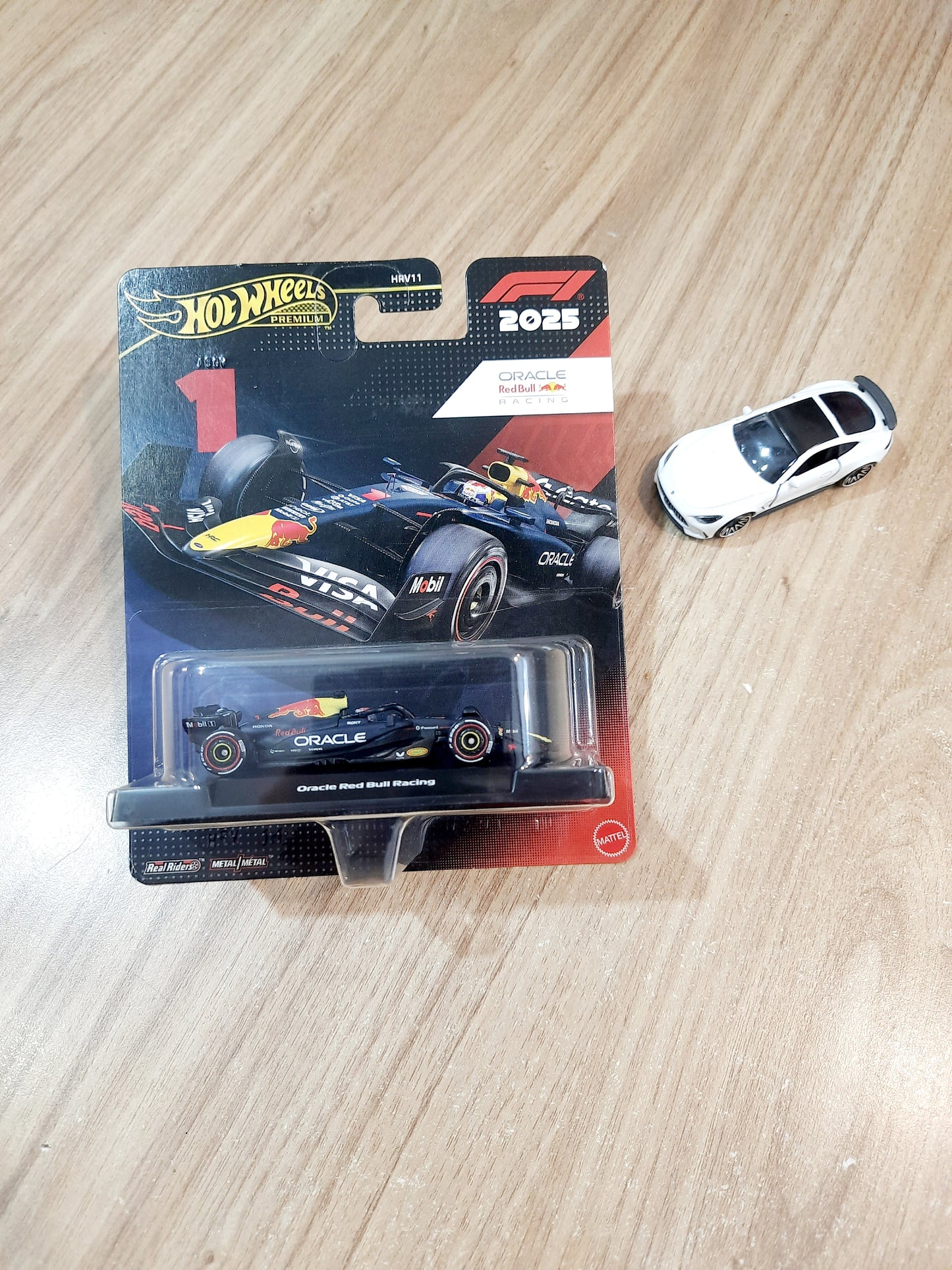 Hot Wheels Premium Formula 1 2025 Oracle Red Bull Racing #1 & Lose Metal Mercedes Amg Gt 63