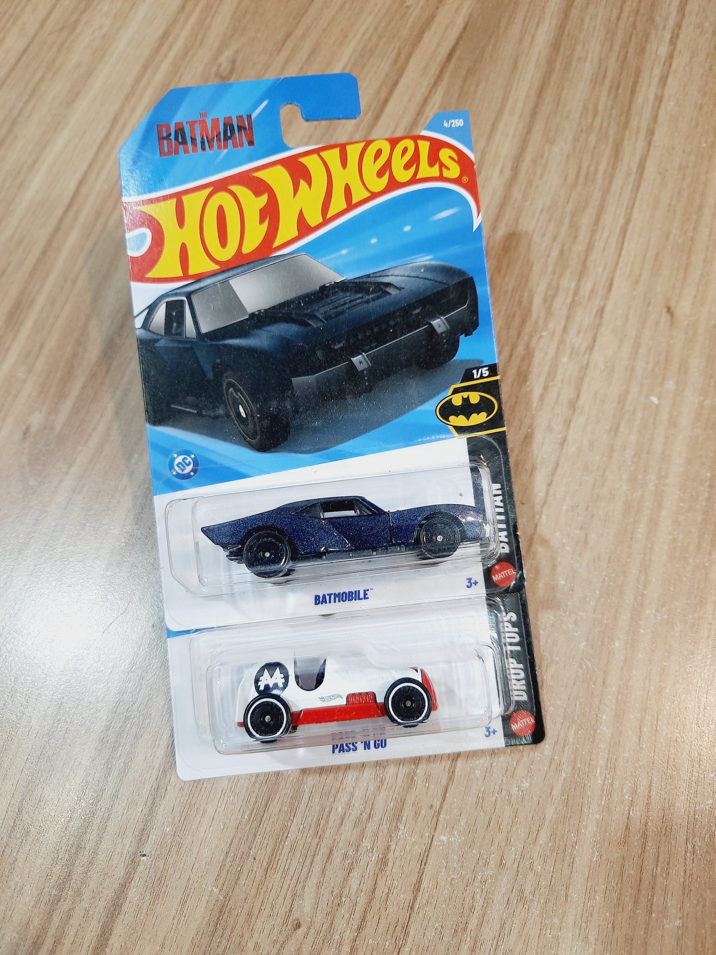 Hot Wheels Batmobile & Pass N Go