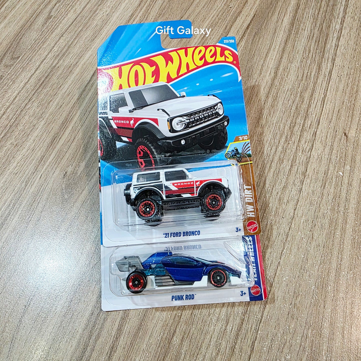 Hot Wheels 21 Ford Bronco & Punk Rod