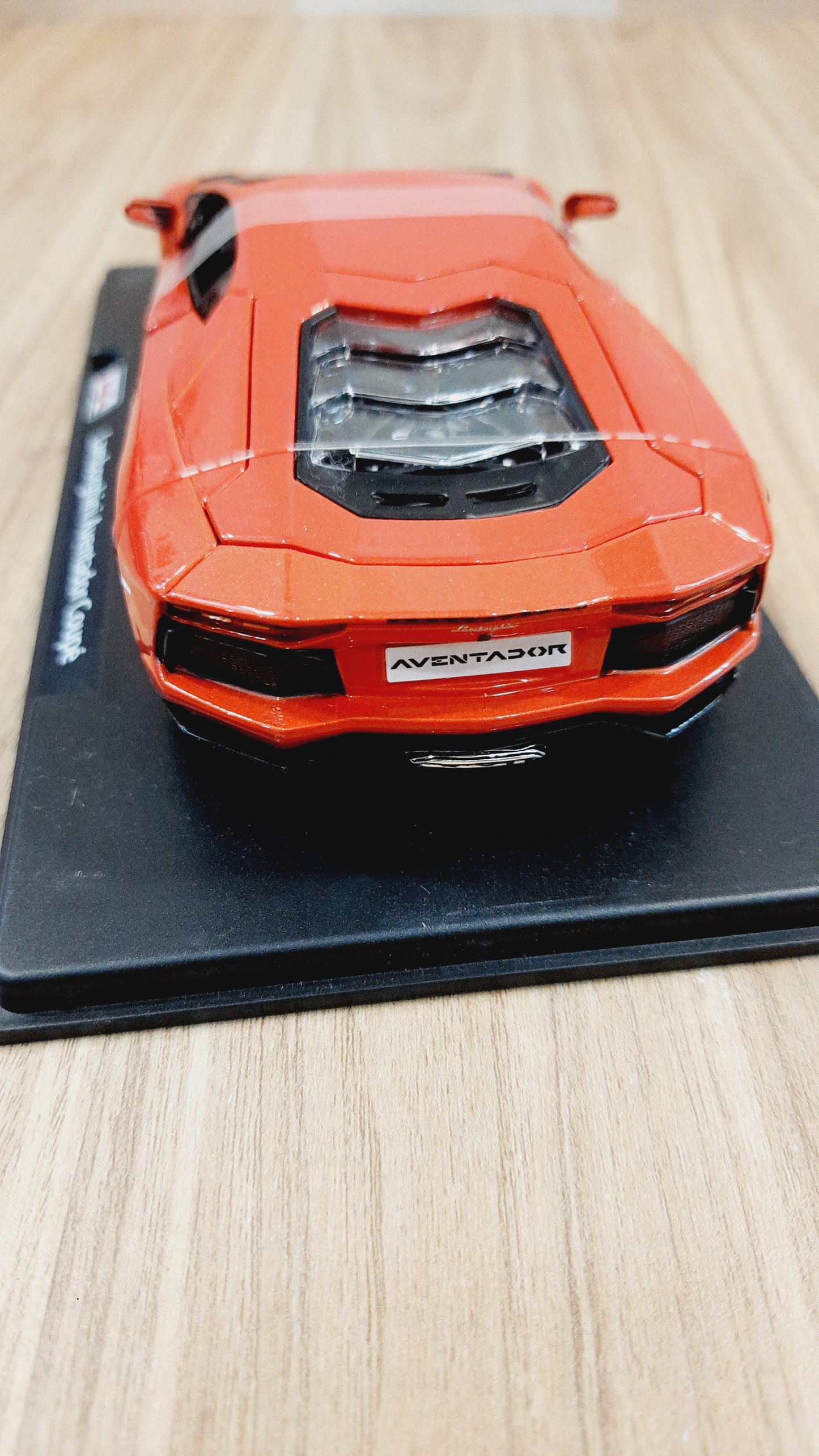 Maisto Lamborghini Aventador Coupe Diecast Scale Model 1:24