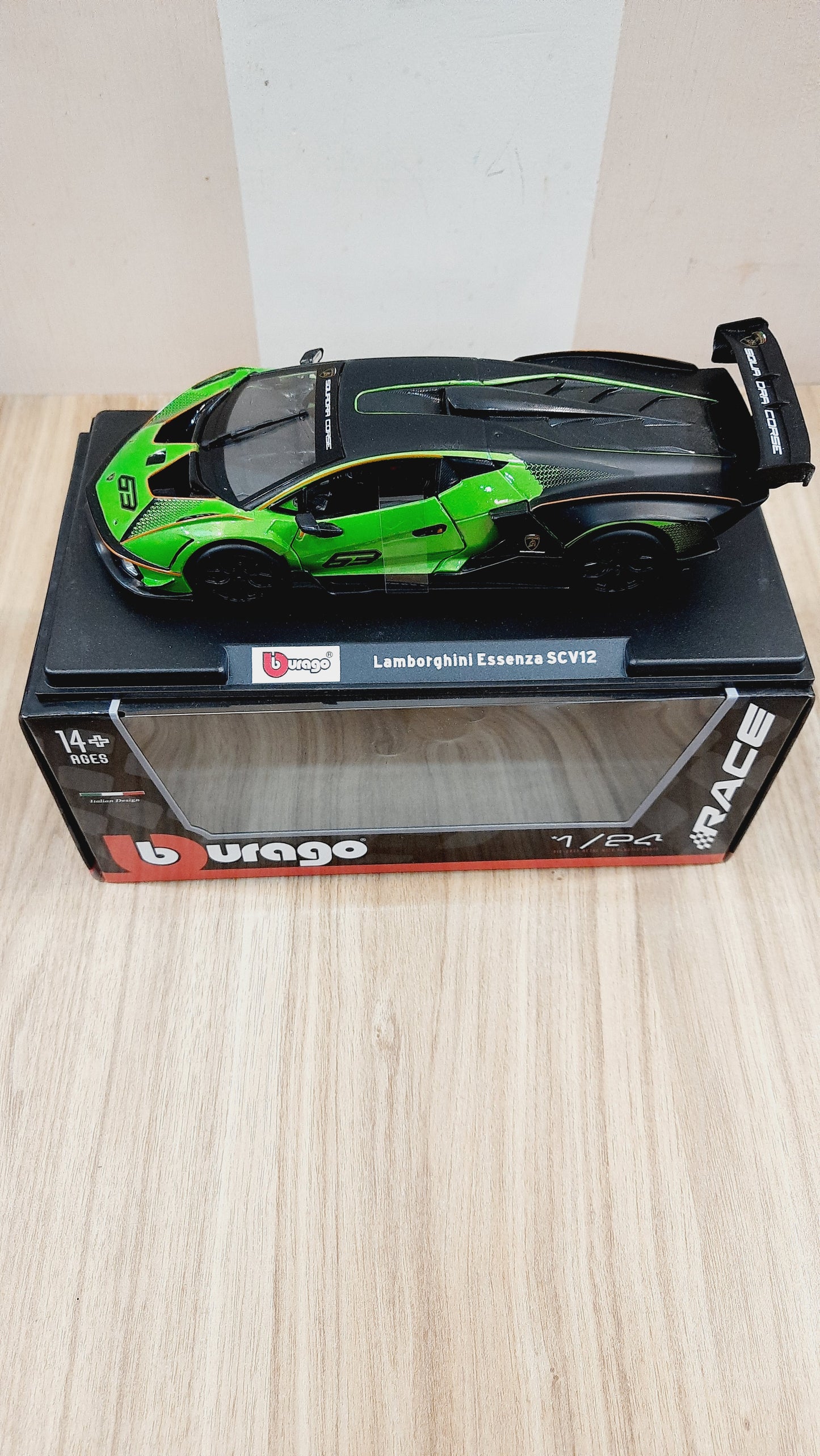 Bburago Lamborghini Essenza Scv12 Diecast Scale Model 1:24 (Green)