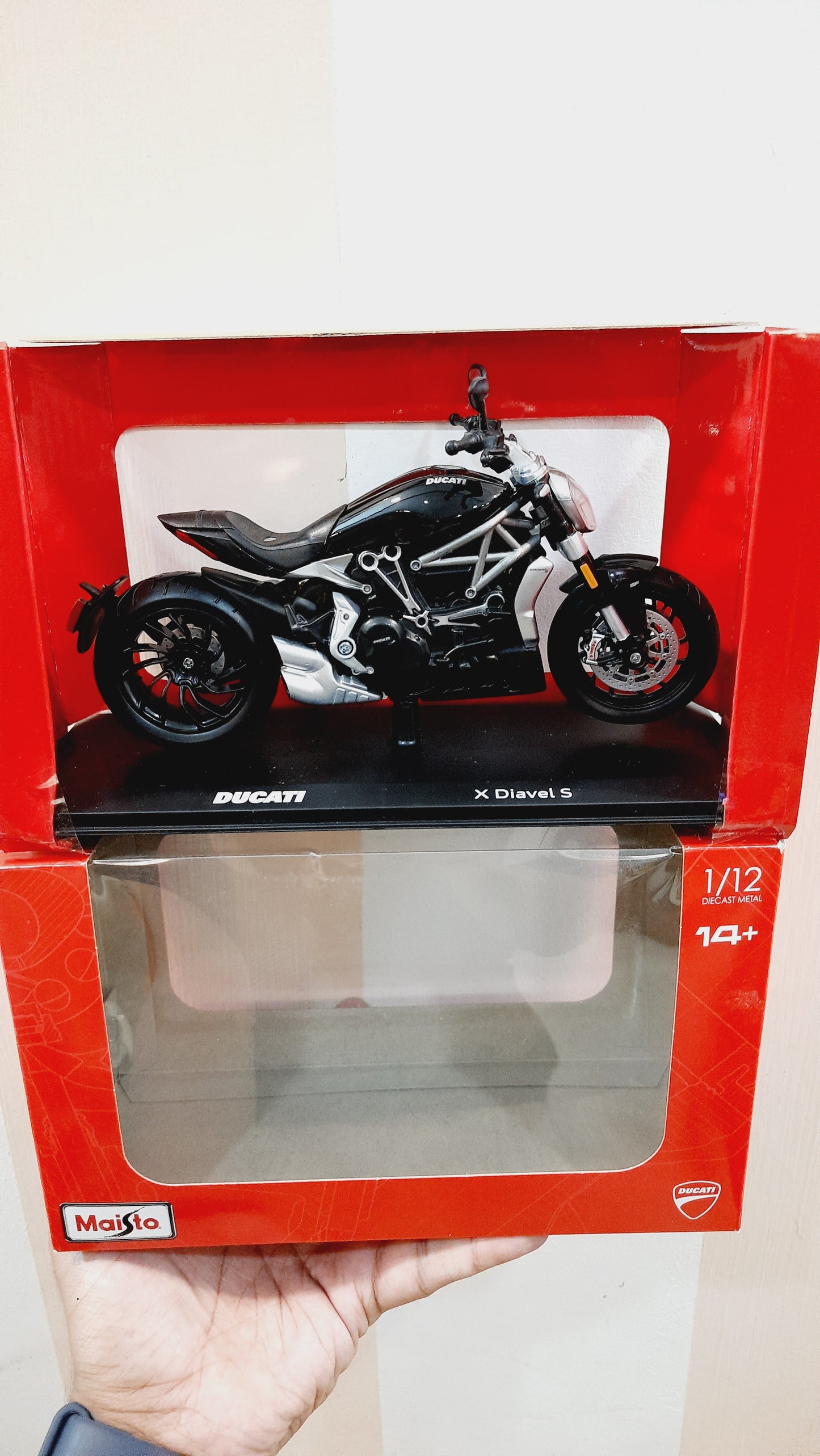 Maisto X Diavel S Diecast Scale Model 1:12 Bike