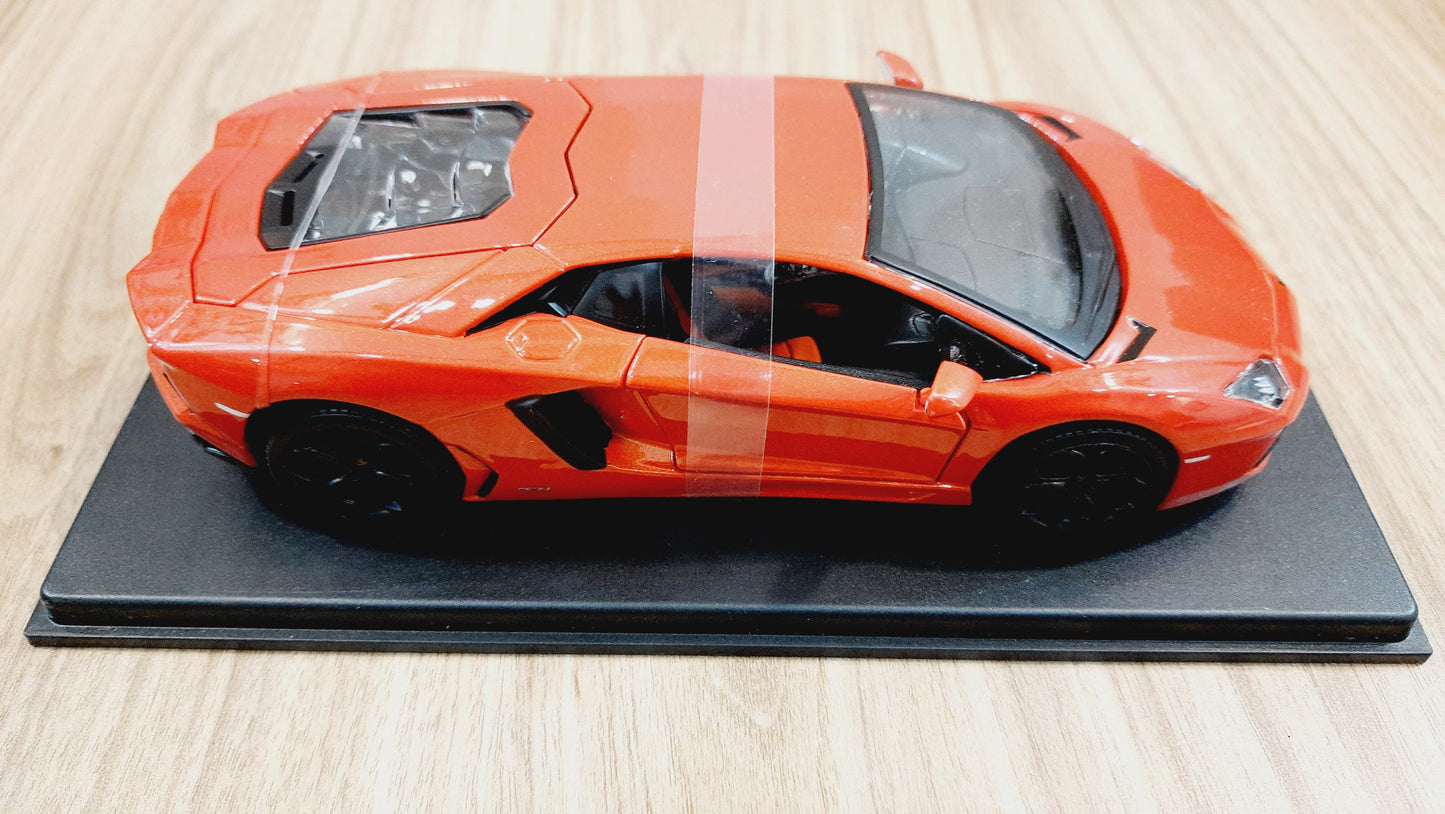 Maisto Lamborghini Aventador Coupe Diecast Scale Model 1:24