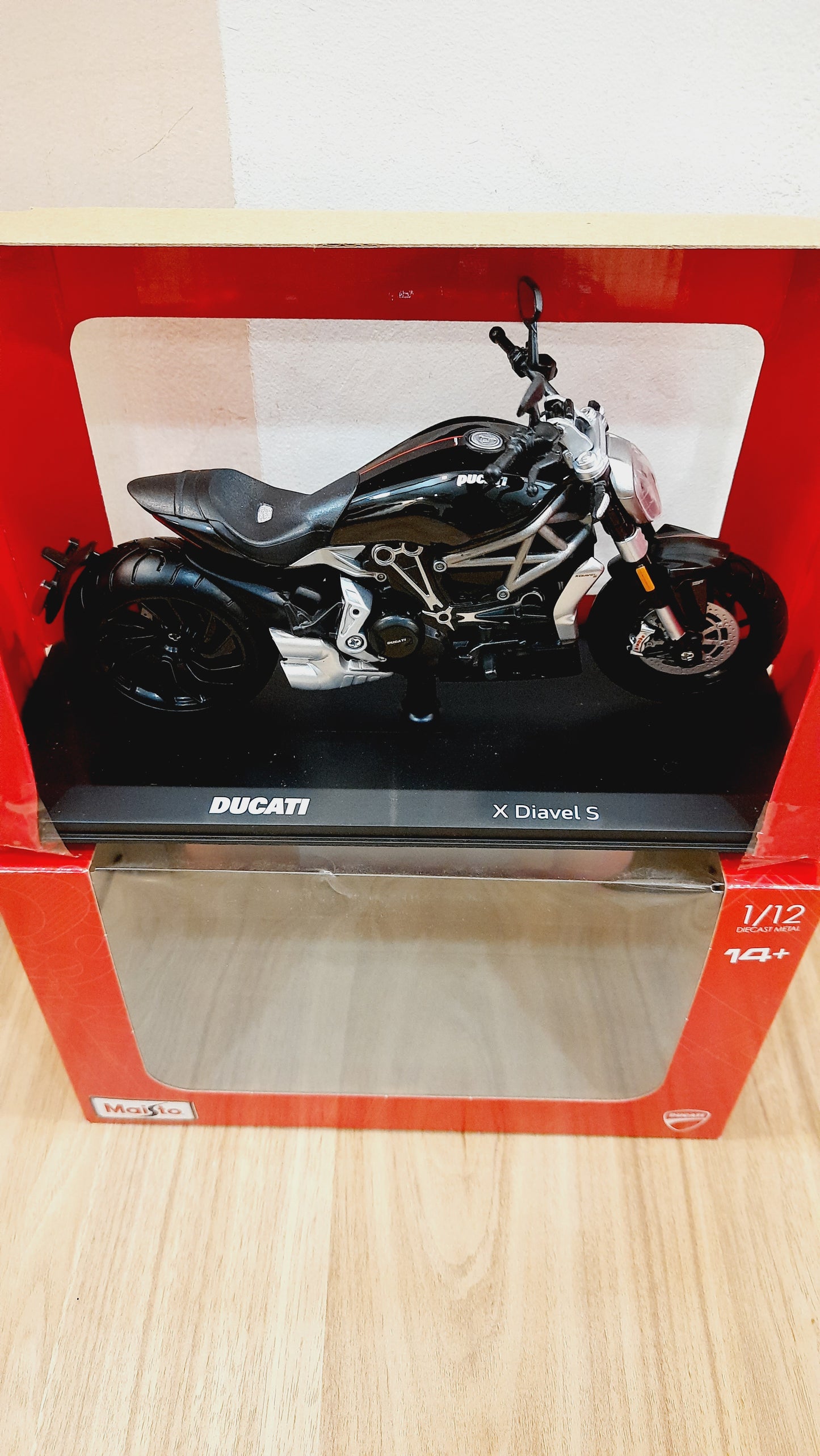 Maisto X Diavel S Diecast Scale Model 1:12 Bike