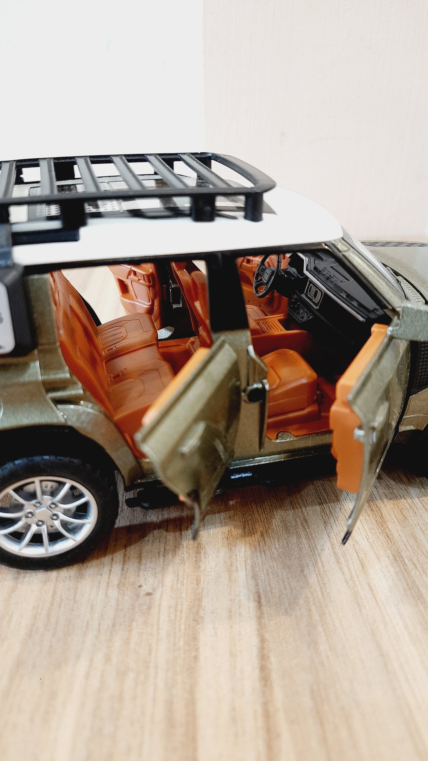 Defender Diecast Scale Model 1:22