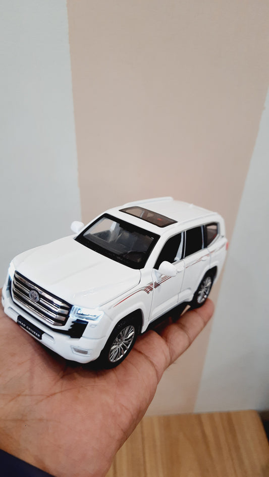 Toyota Land Cruiser Diecast Scale Model Car 1:32