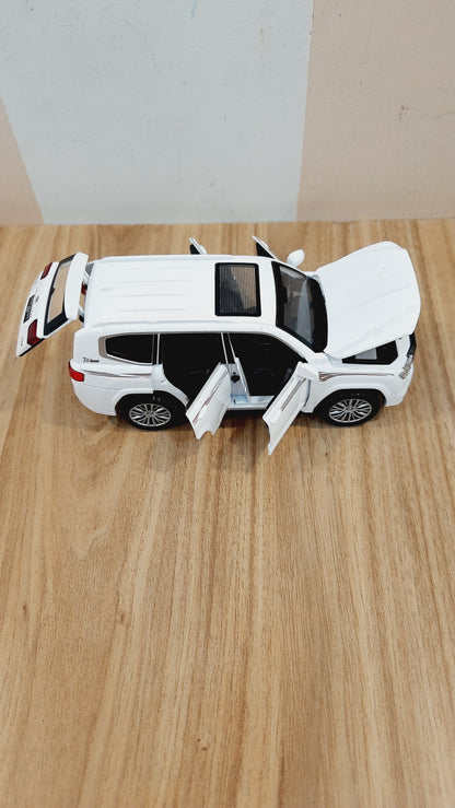 Toyota Land Cruiser Diecast Scale Model Car 1:32