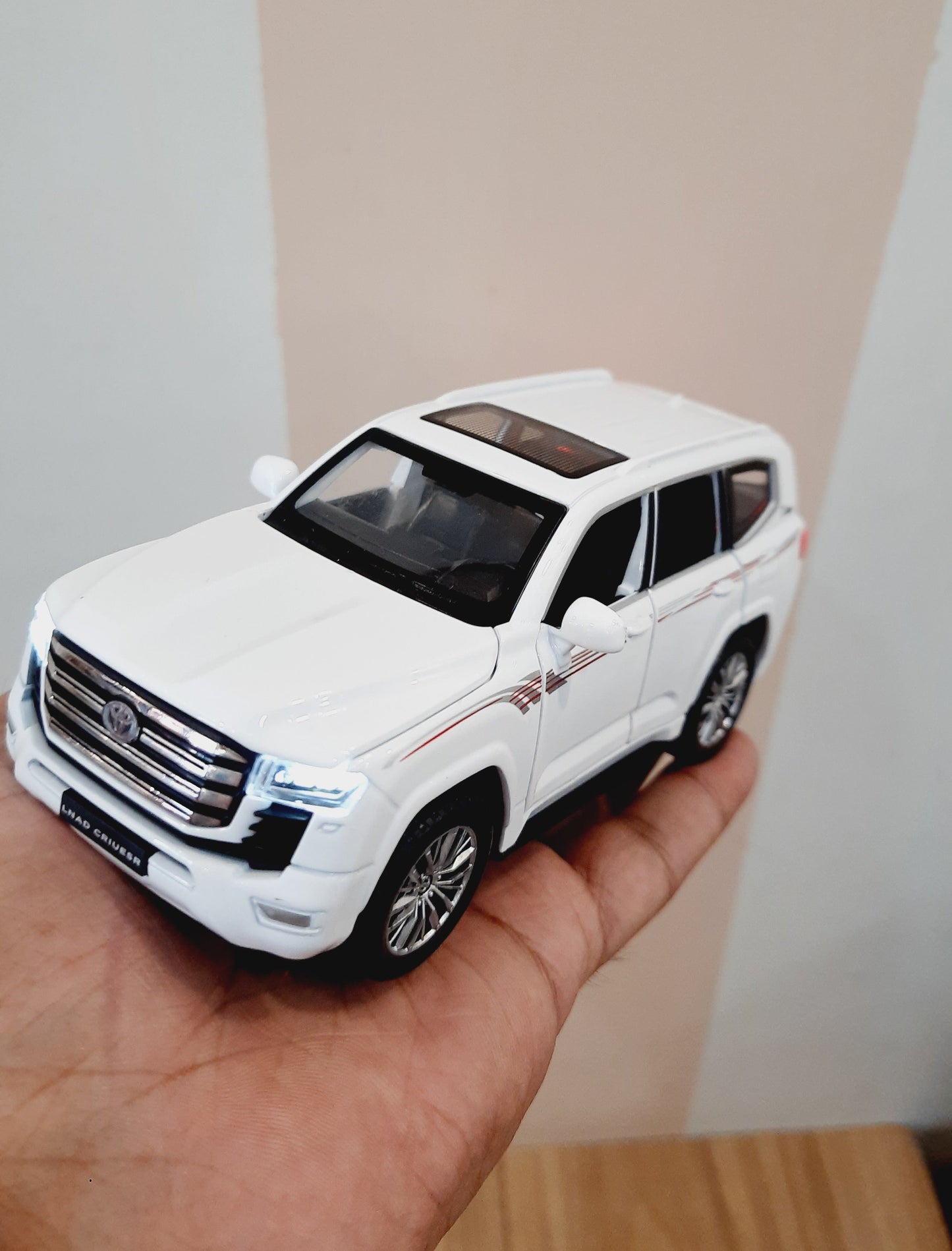 Toyota Land Cruiser LC300 Diecast Scale Model 1:32
