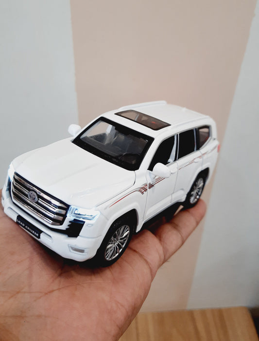 Toyota Land Cruiser LC300 Diecast Scale Model 1:32