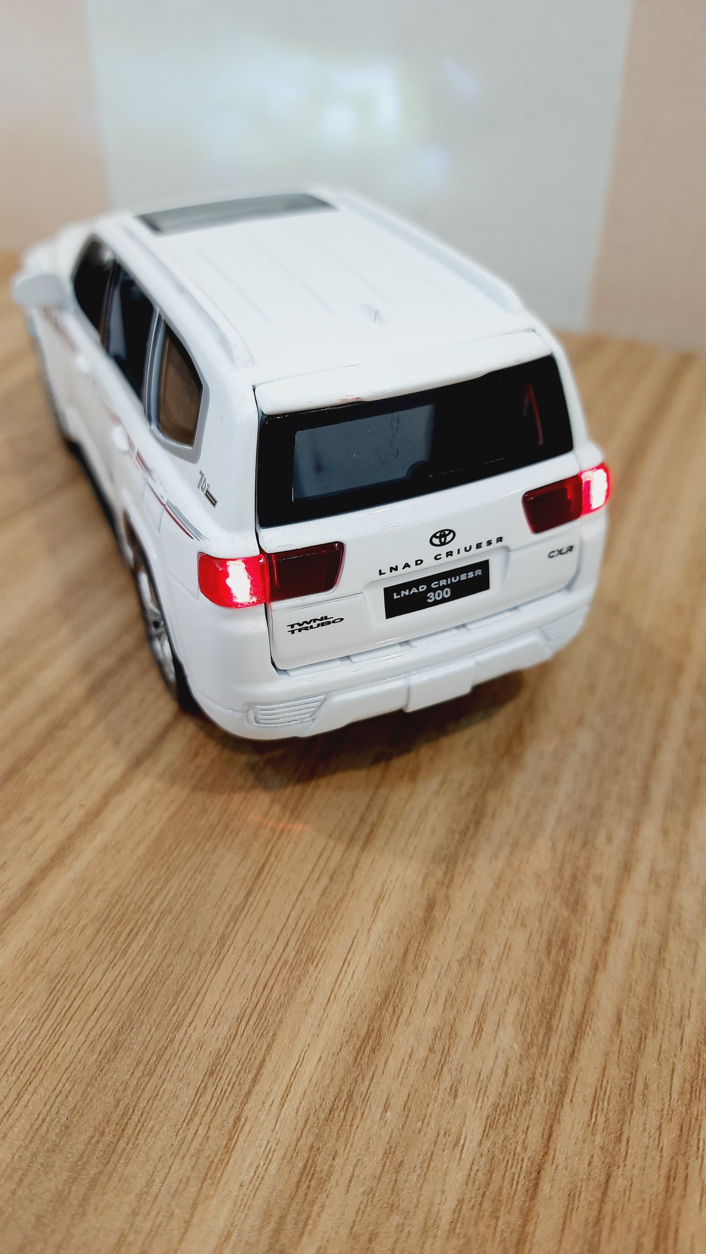 Toyota Land Cruiser LC300 Diecast Scale Model 1:32