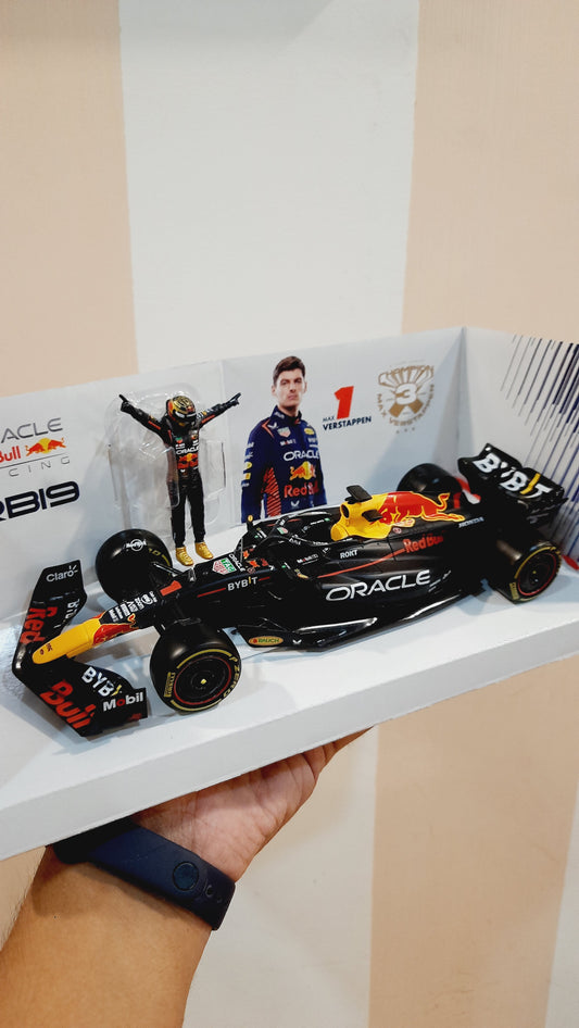 Bburago Oracle Redbull F1 RB19 Diecast Scale Model 1:24