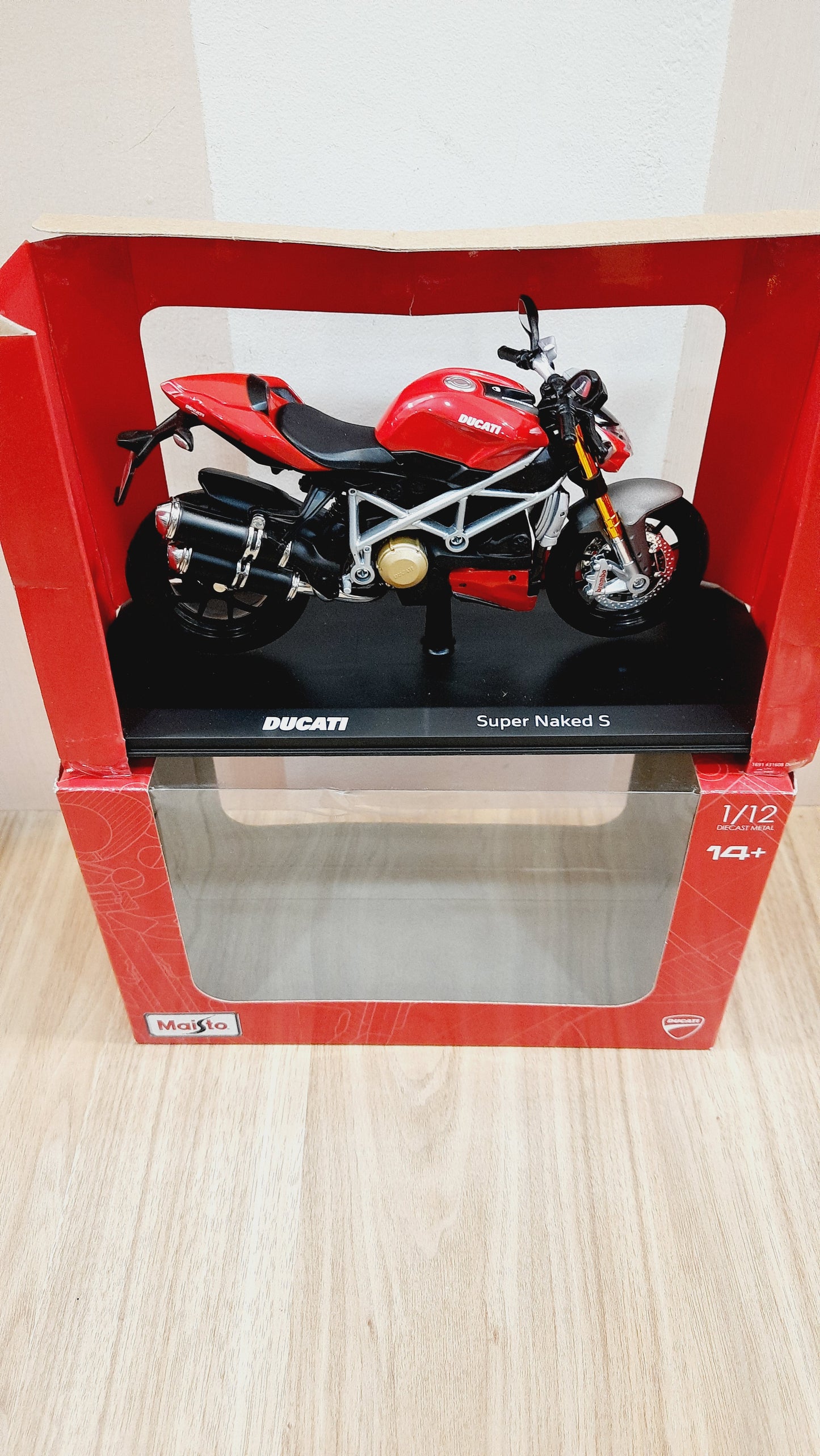 Maisto Ducati Super Naked S Diecast Scale Model 1:12 Bike