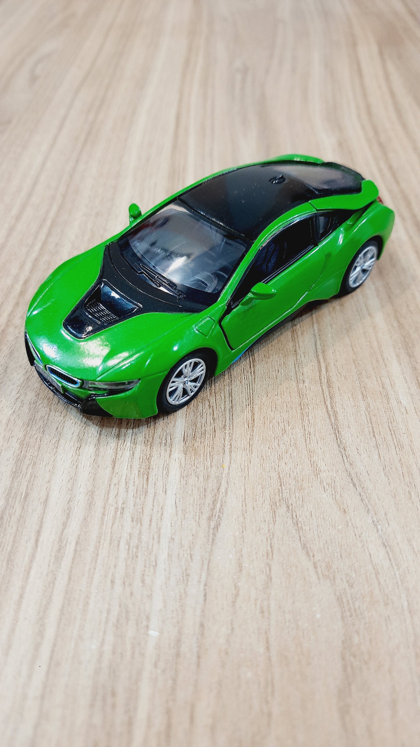 Kinsmart BMW i8 1:36 Diecast Scale Model