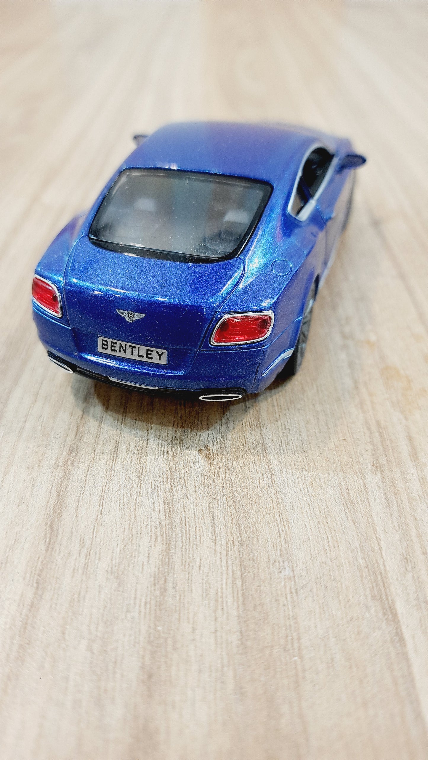 Kinsmart 2012 Bentley Continental Gt Speed Diecast Scale Model 1:38