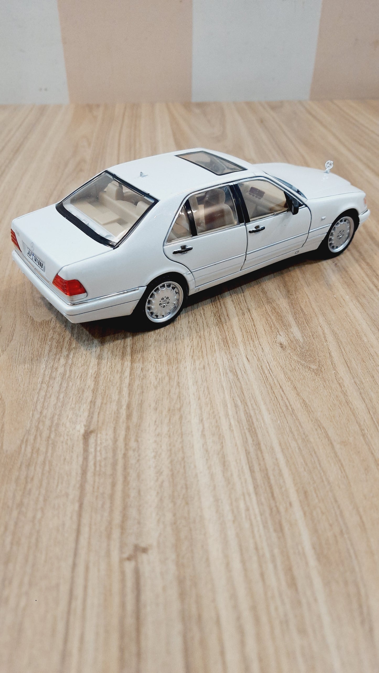 Mercedes Benz W140 Diecast Scale Model 1:24