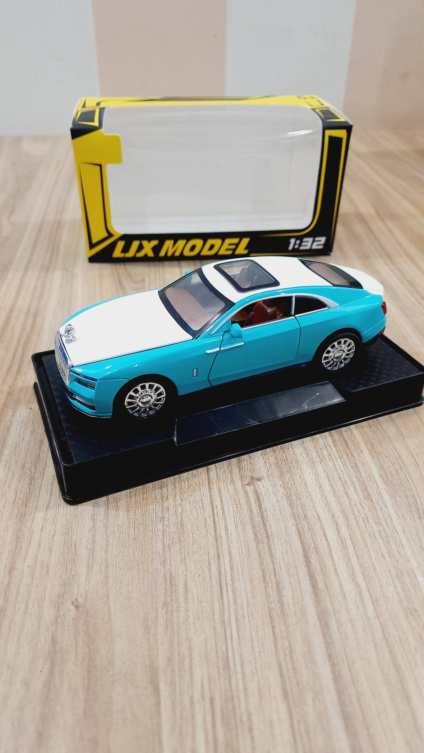 Rolls Royce Spectre Diecast Scale 1:32 by LJX Model