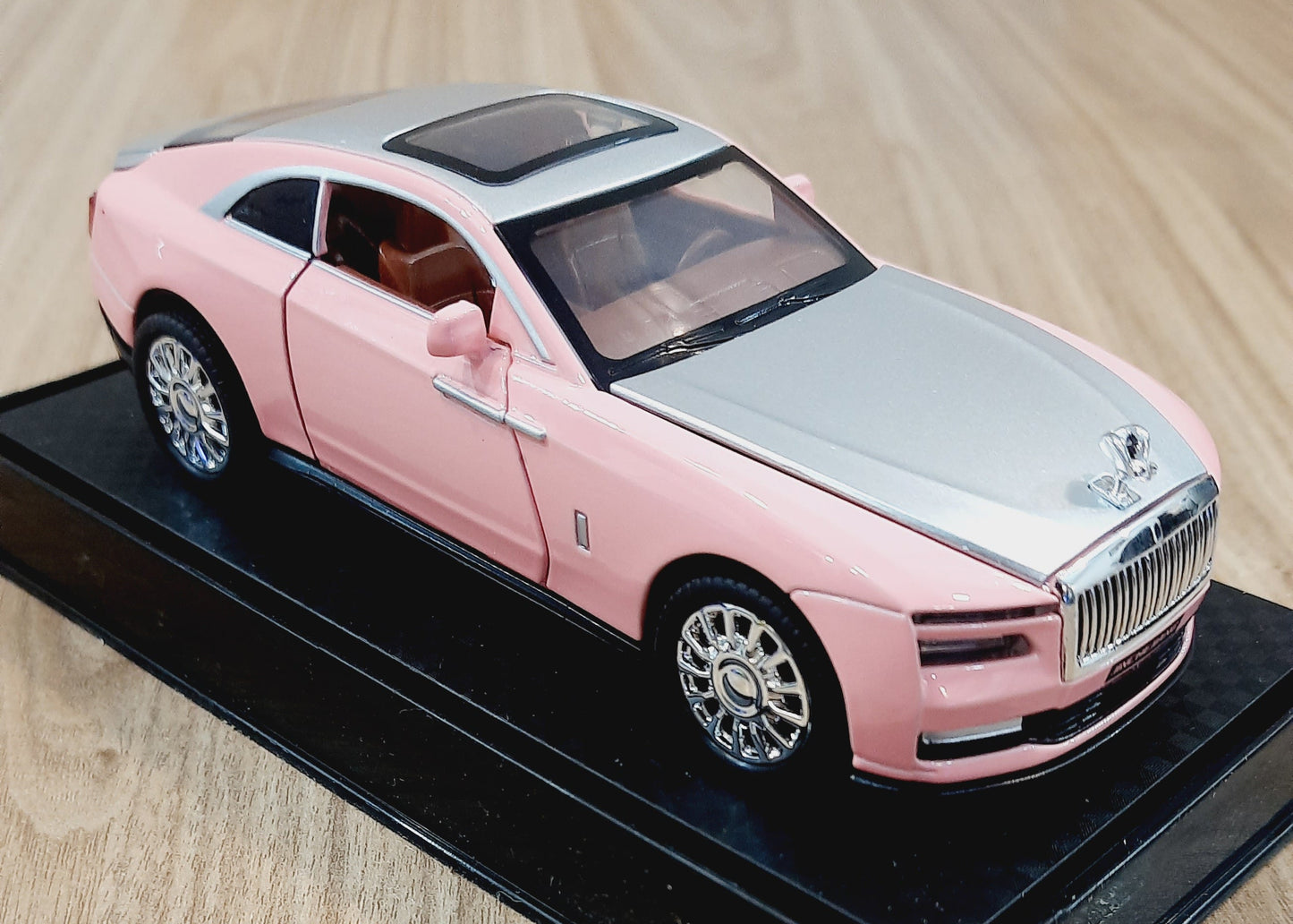 Rolls Royce Spectre Diecast Scale 1:32 by LJX Model