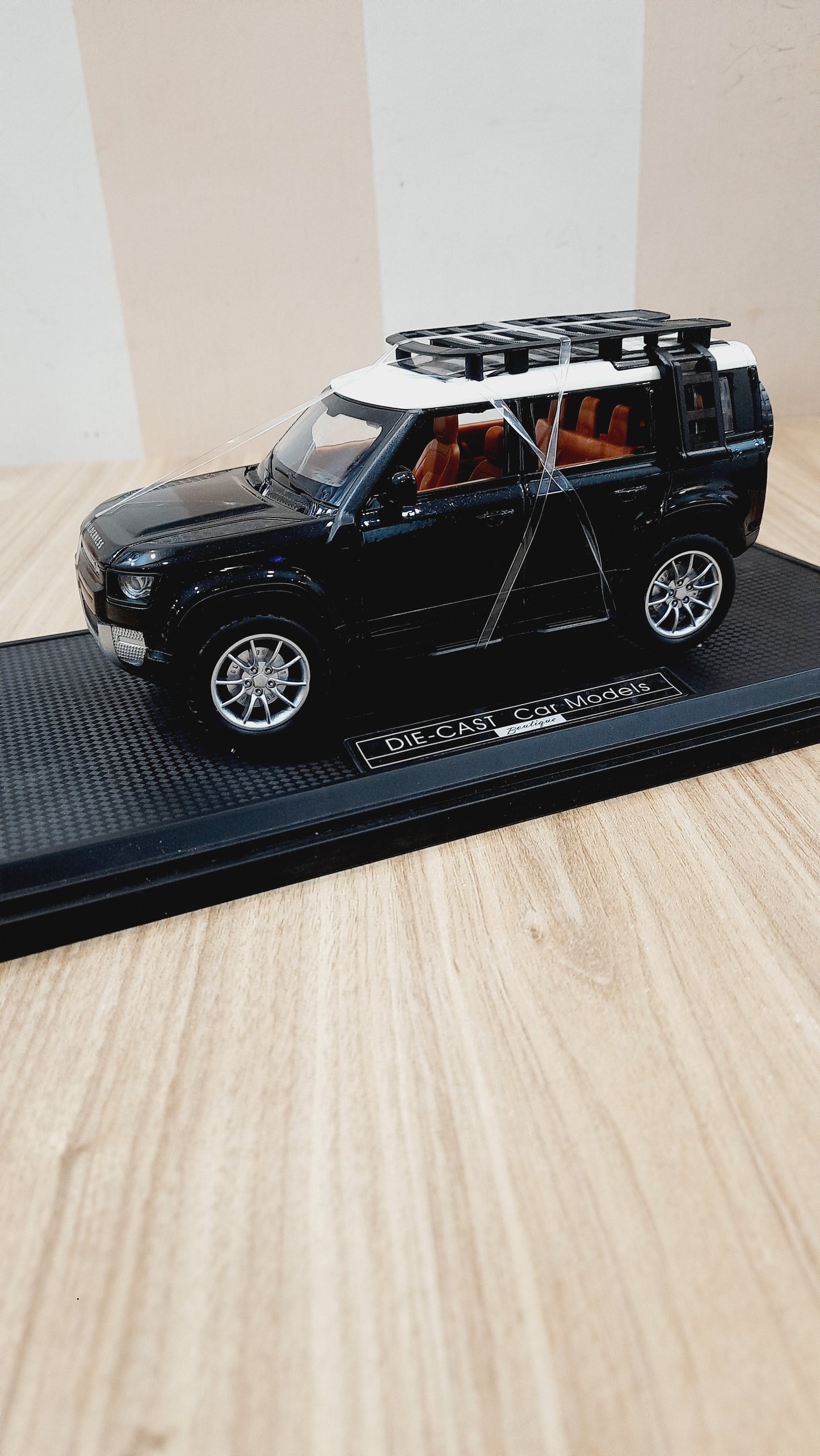 Defender Diecast Scale Model 1:22