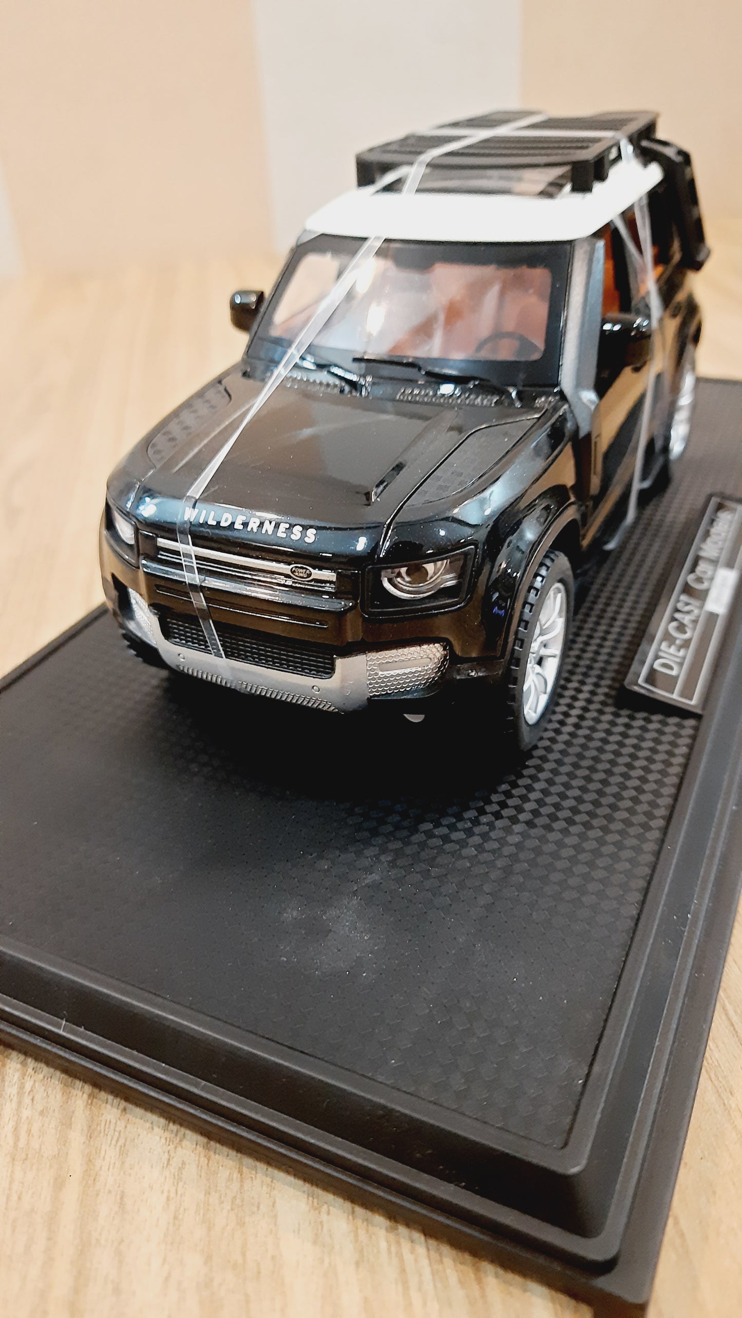 Defender Diecast Scale Model 1:22