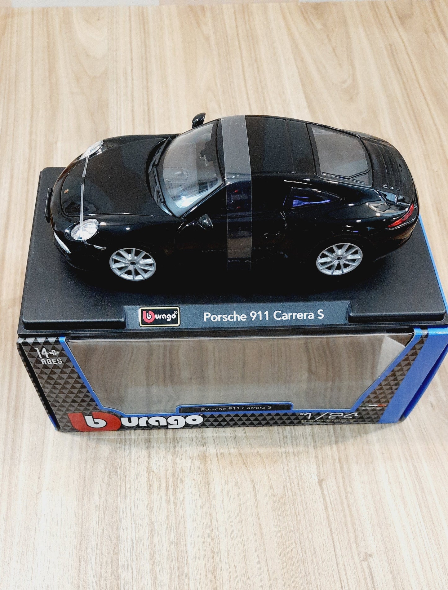 Bburago Porsche 911 Carrera S Diecast Scale Model 1:24