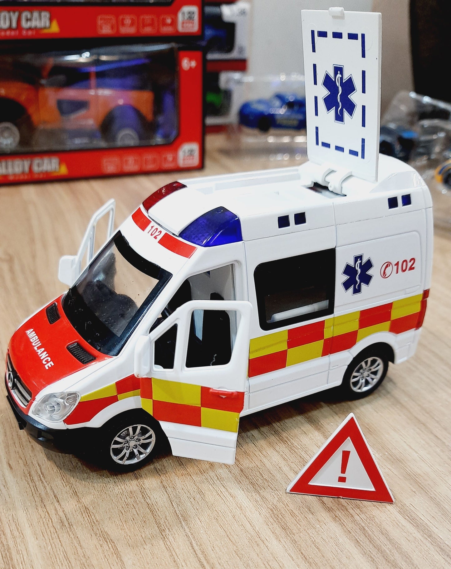Ambulance Diecast Scale Model Car 1:32