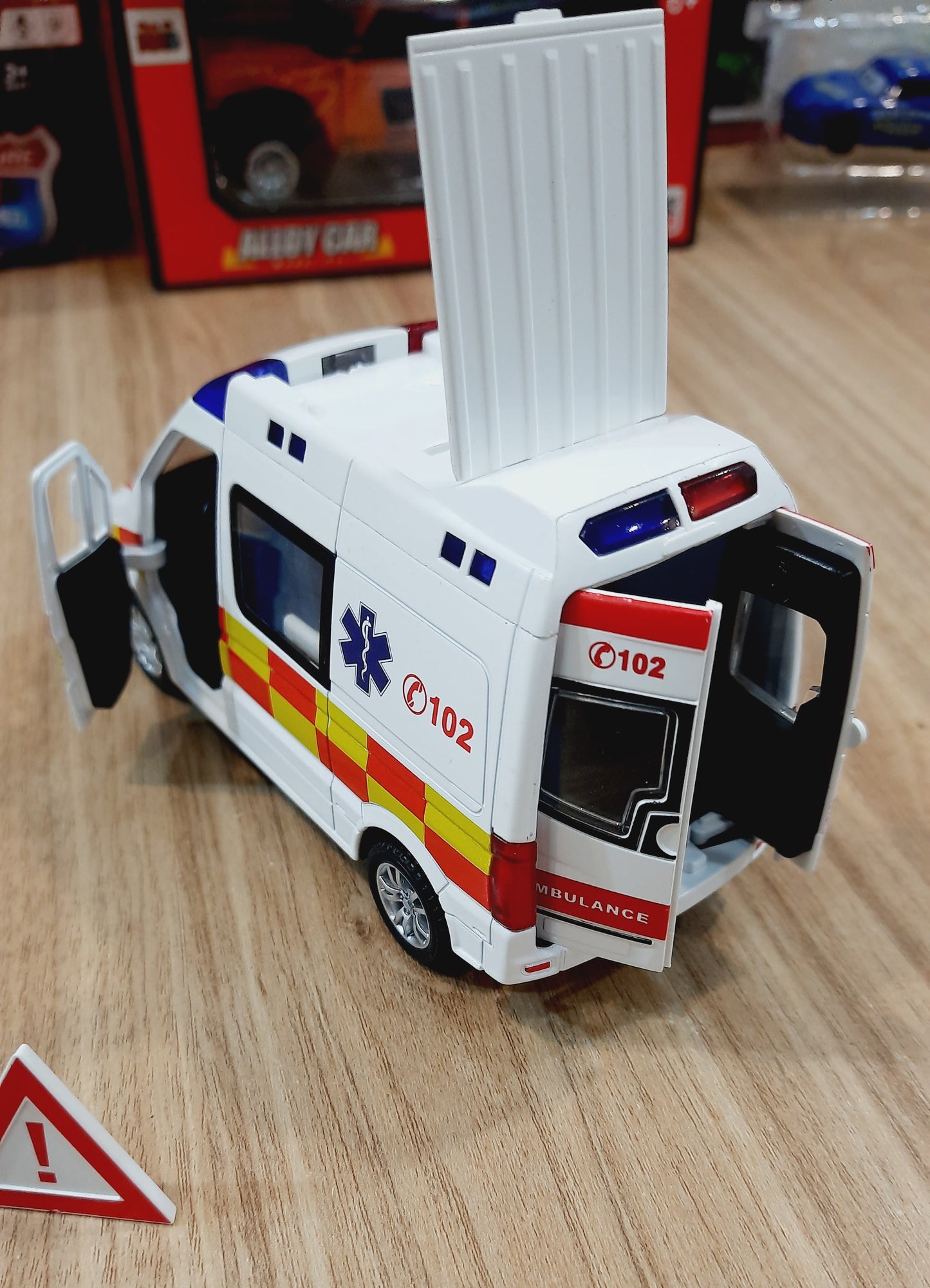 Ambulance Diecast Scale Model Car 1:32