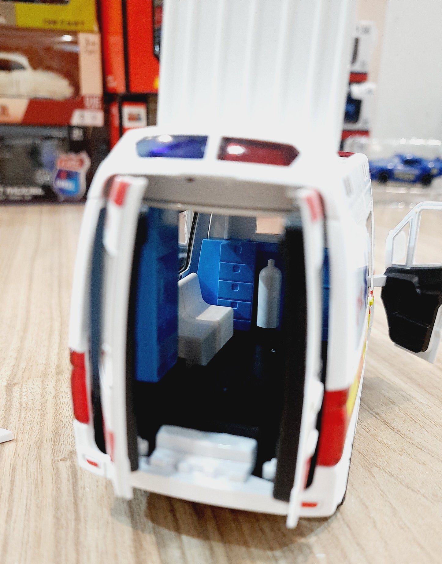 Ambulance Diecast Scale Model Car 1:32