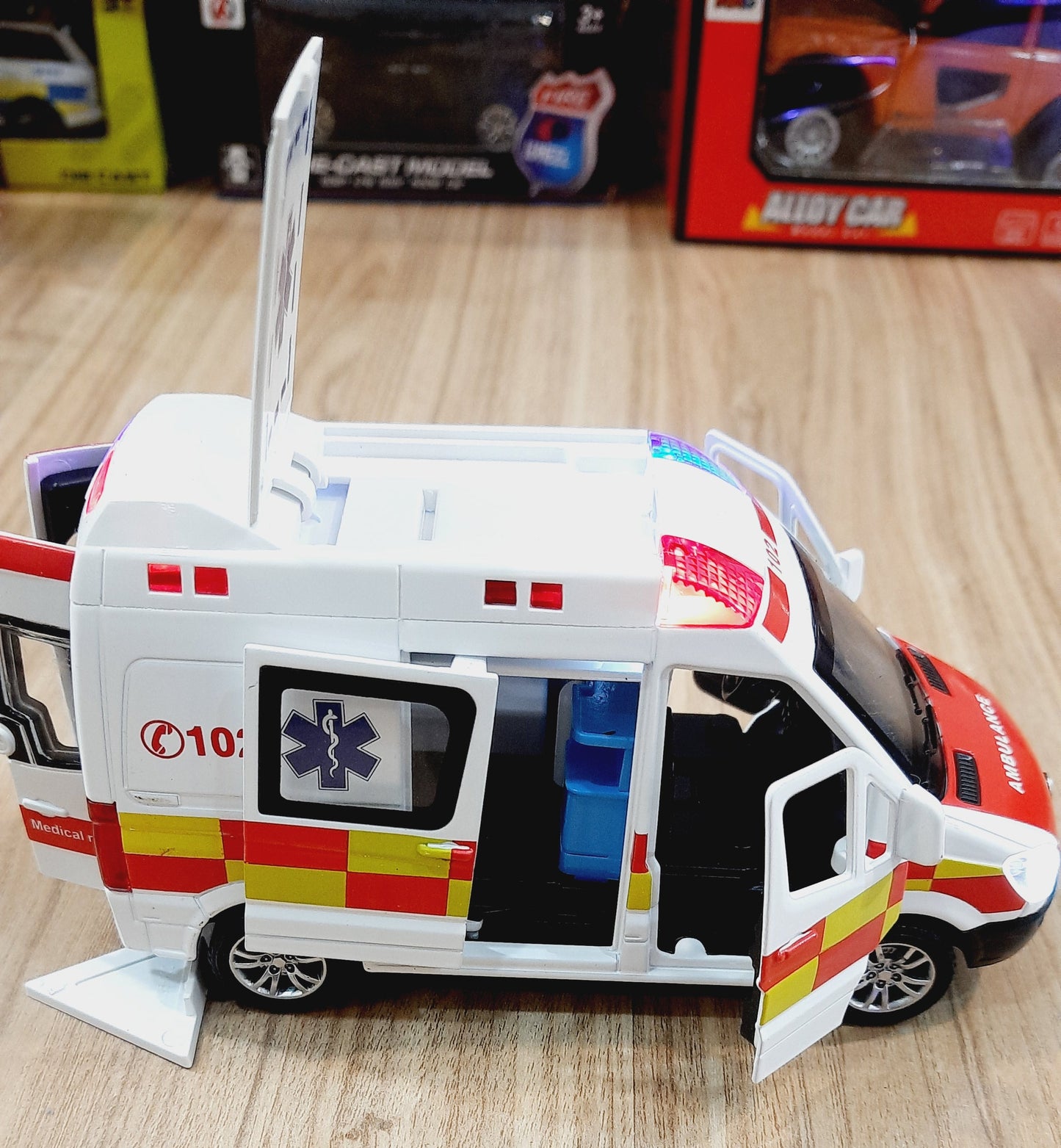 Ambulance Diecast Scale Model Car 1:32