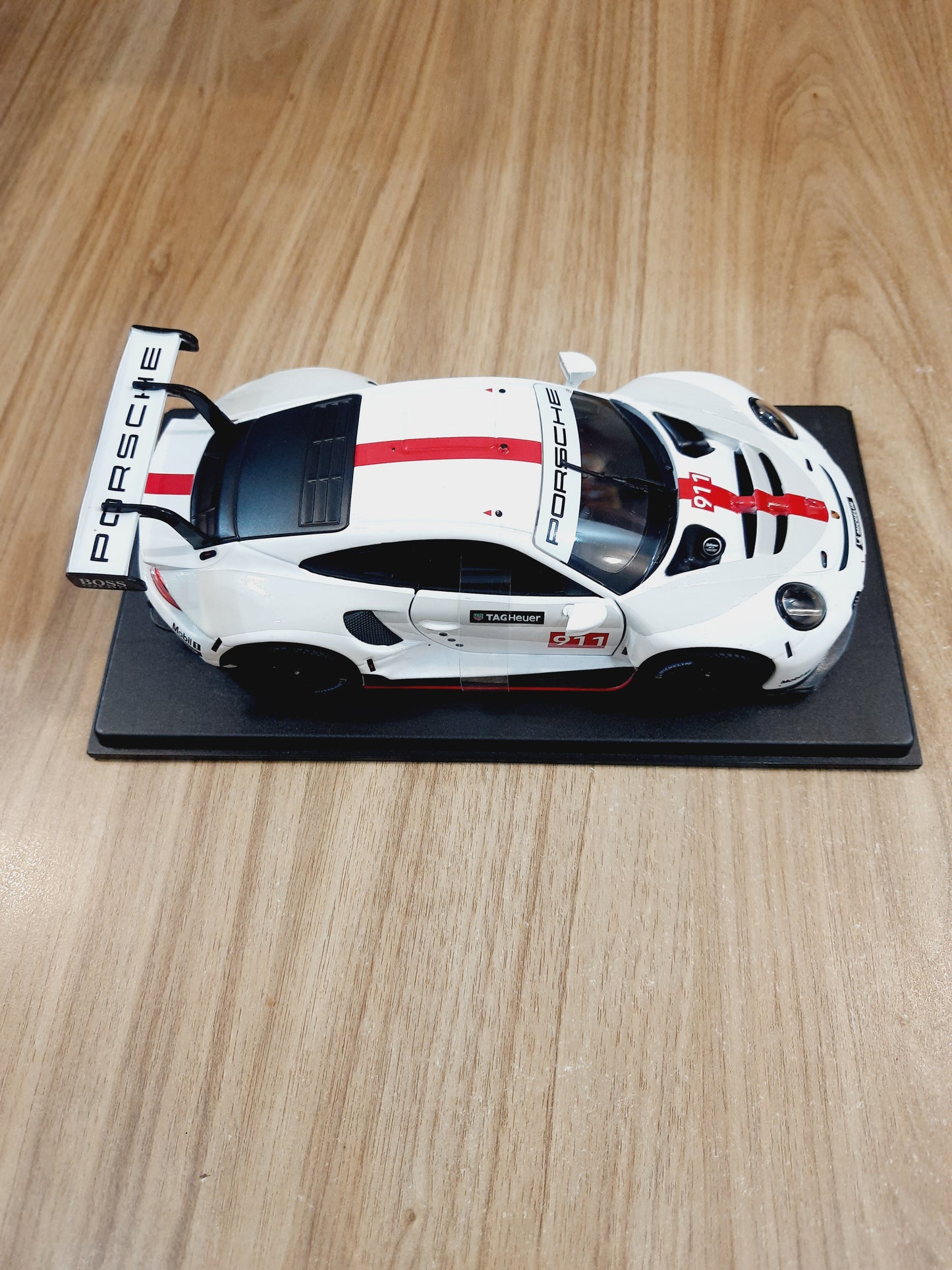 Bburago Porsche 911 RSR (White) Diecast Scale Model 1:24