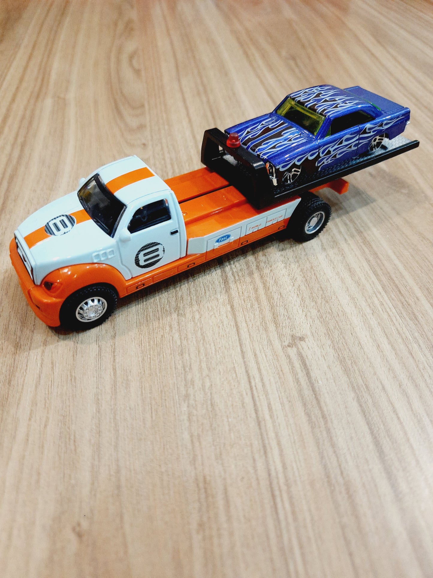 Flatbed Transport Truck with Mini Car 1:64 | Diecast Scale Model