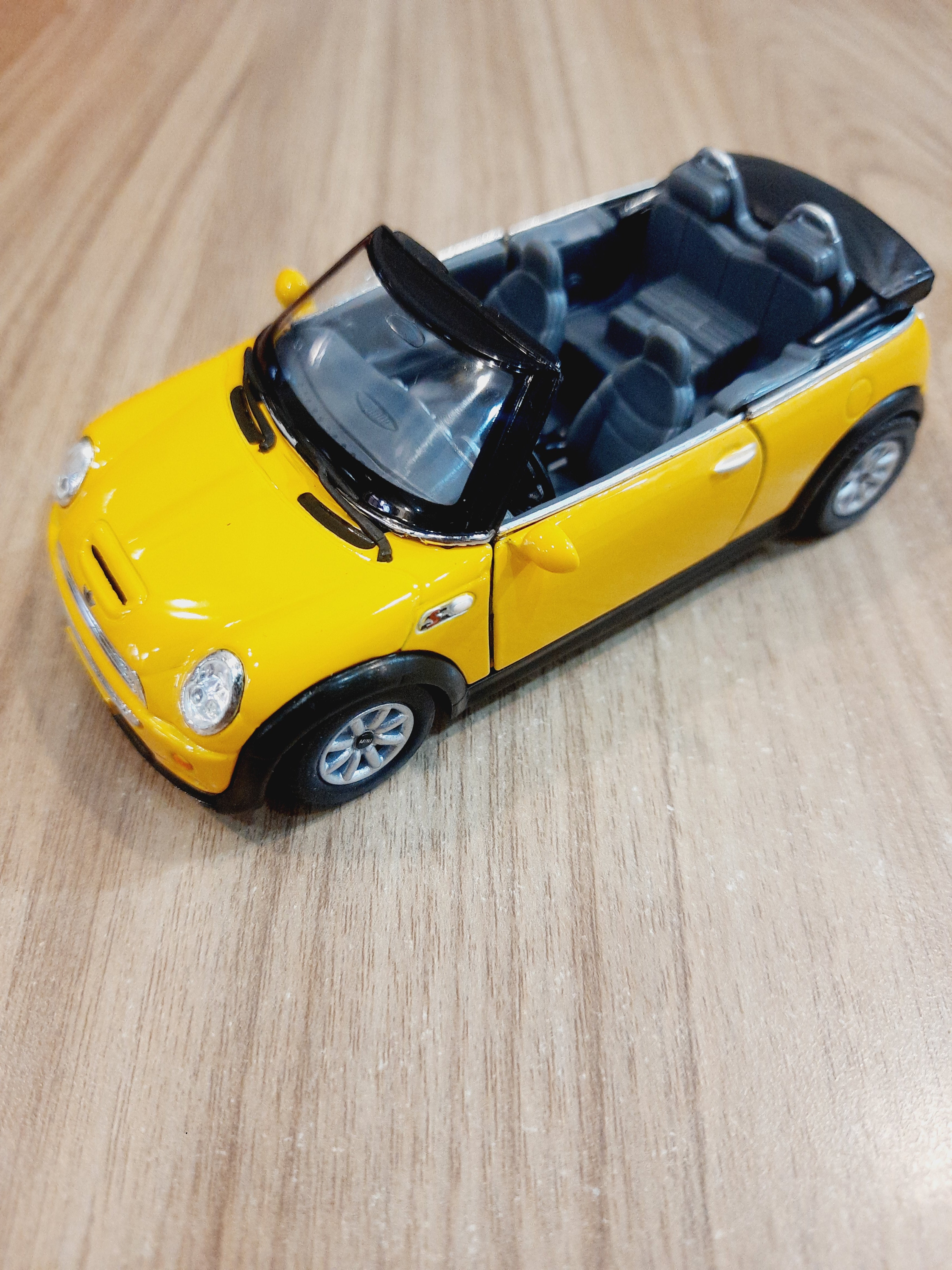 Kinsmart Mini Cooper S Convertible 1:28 Diecast Model | Classic