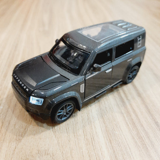 Defender Diecast Scale Model Car 1:32