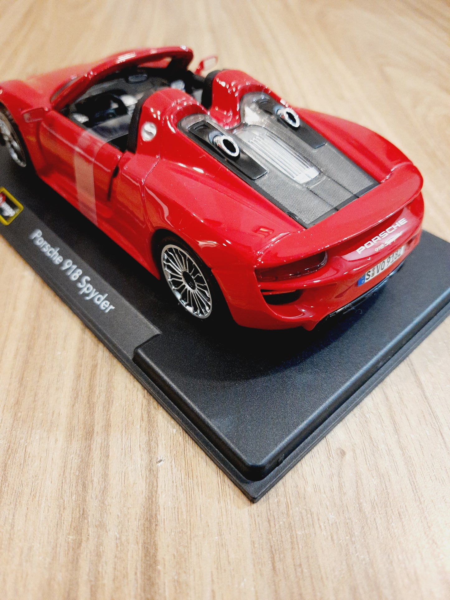 Bburago Porsche 918 Spyder Diecast Scale Model 1:24