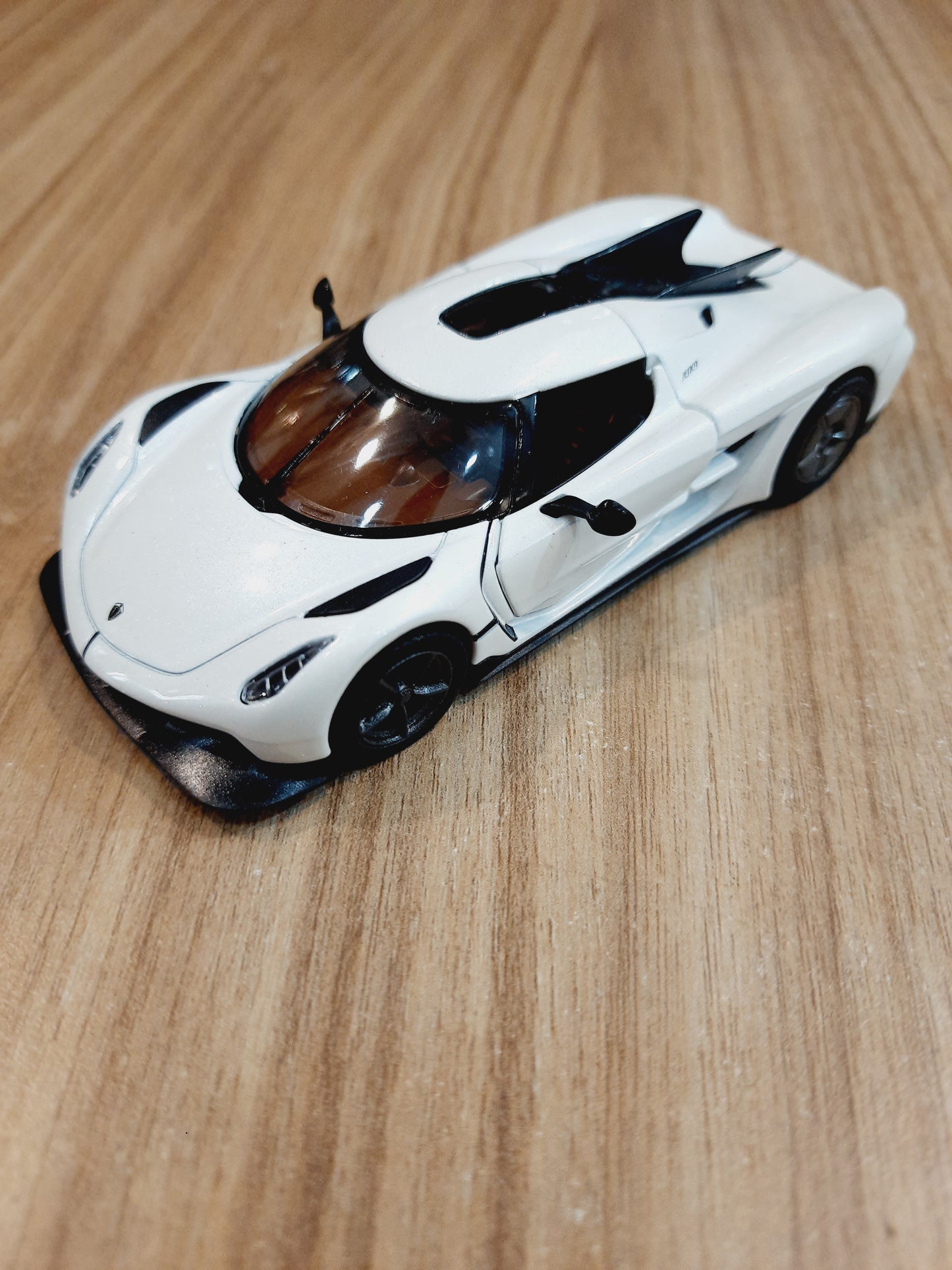 Kinsmart Koenigsegg Jesko Absolut Diecast Scale Model 1:36 | Swedish Hypercar Collectible