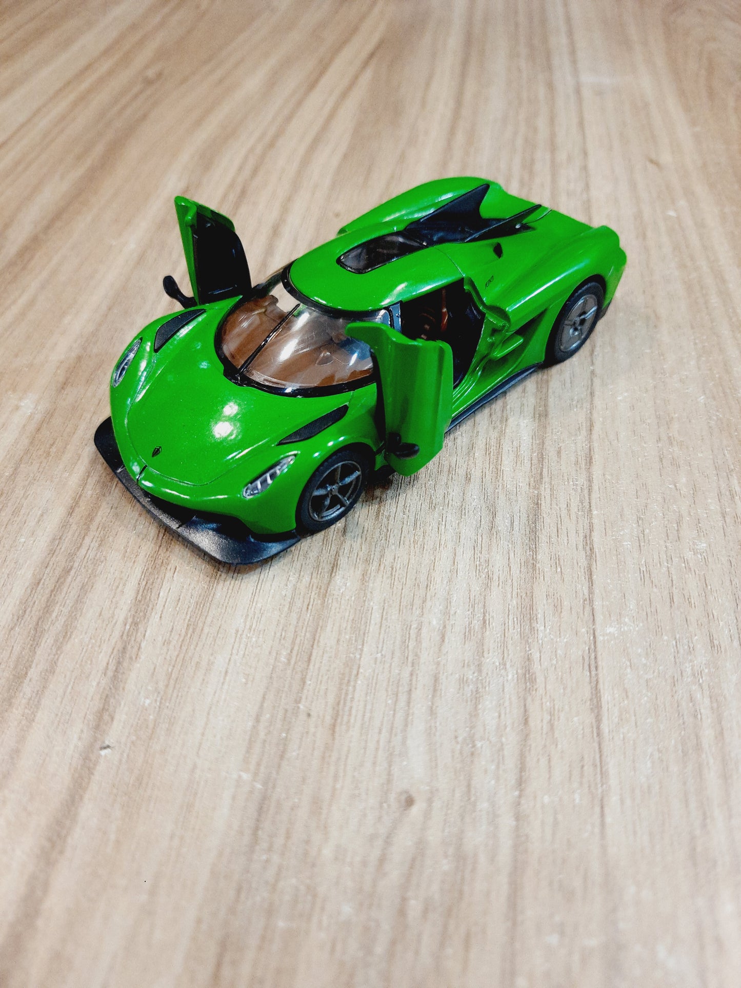 Kinsmart Koenigsegg Jesko Absolut Diecast Scale Model 1:36 | Swedish Hypercar Collectible