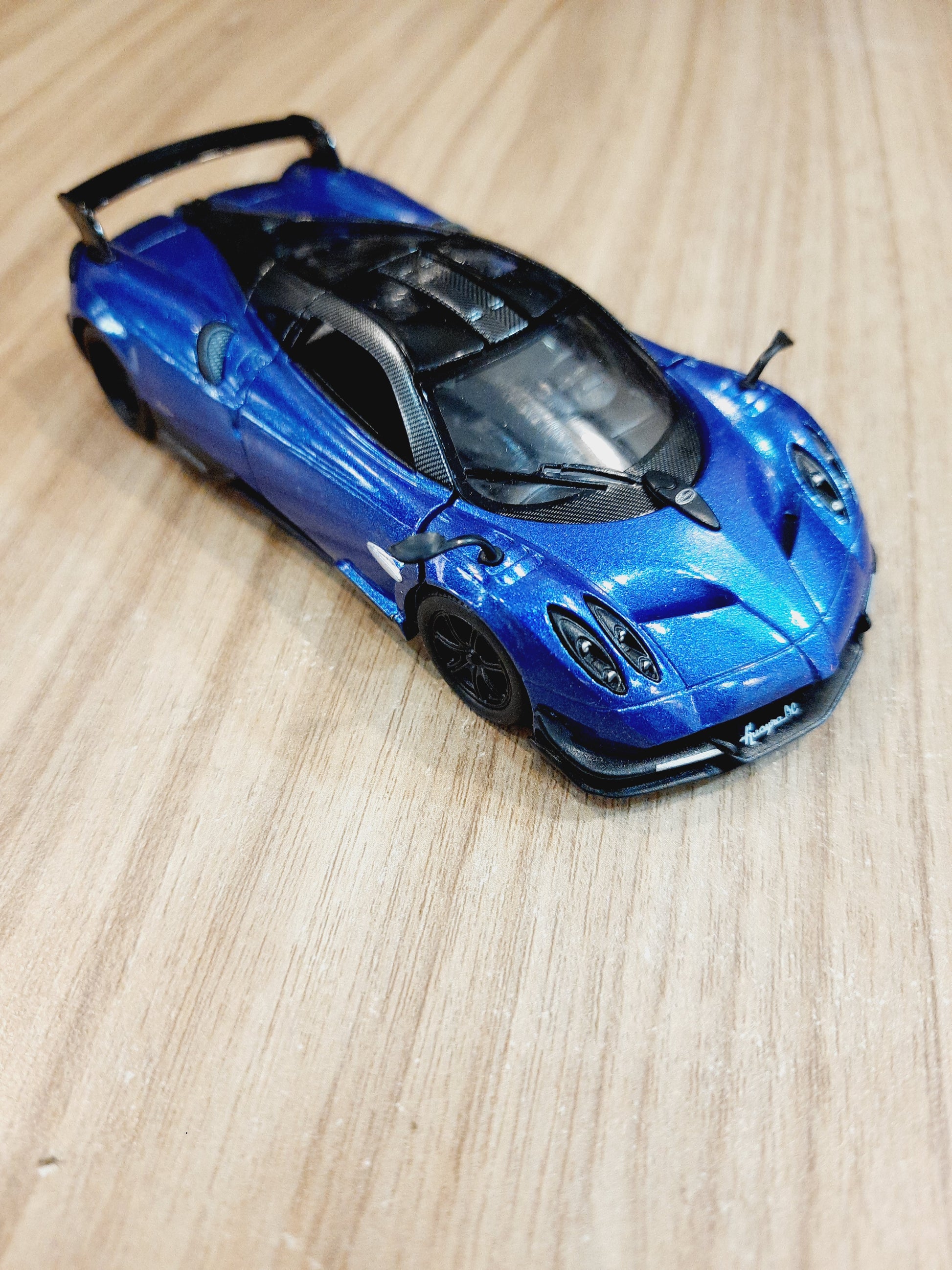 Kinsmart Pagani Huayra BC Diecast Scale Model 1:38 | Hypercar Collectible