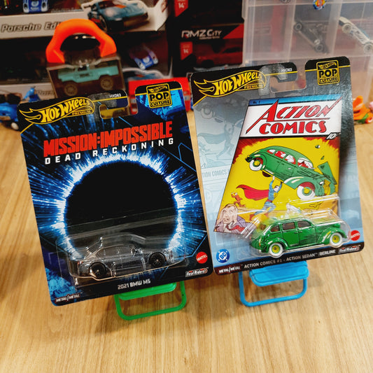 Hot Wheels Premium - 2021 BMW M5 & Action Comics #1 Action Sedan/Berline HXD63 (combo pack of 2)