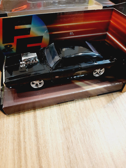 Jada Dom's Dodge Charger R/T Fast & Furious Diecast Scale Model 1:32