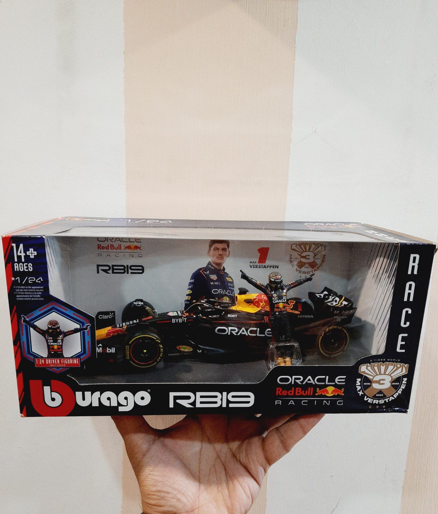 Bburago Oracle Redbull F1 RB19 Diecast Scale Model 1:24