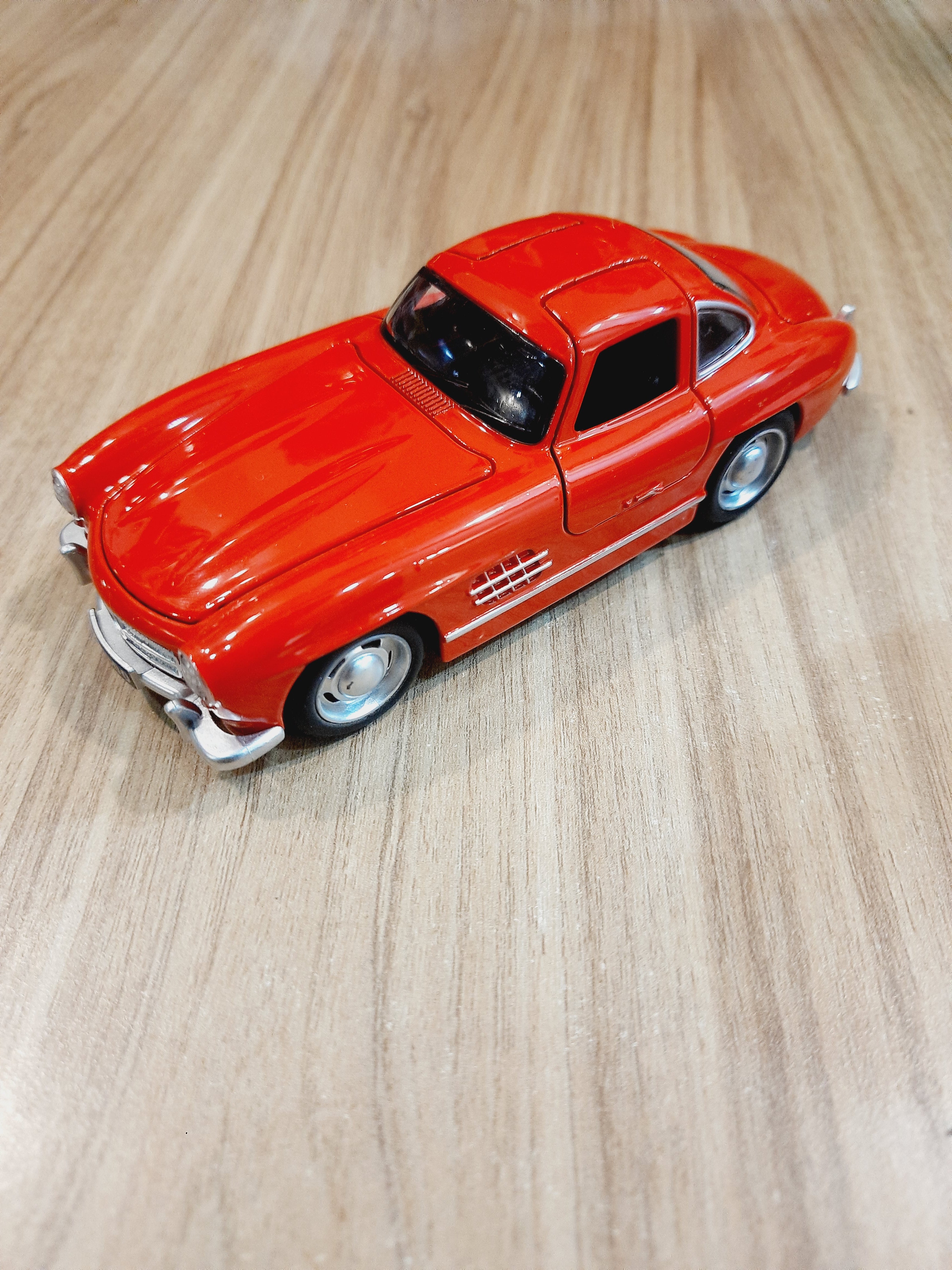 Mercedes Benz 300SL Diecast Scale Model Car 1:32 – Gift Galaxy