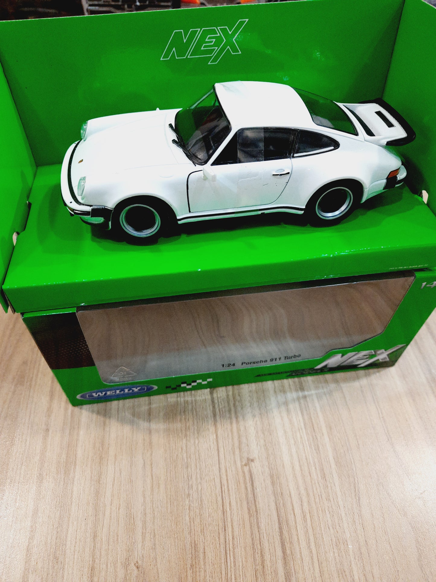 (Paint chip issue) Welly Porsche 911 Turbo 1:24 Diecast Scale Model Car