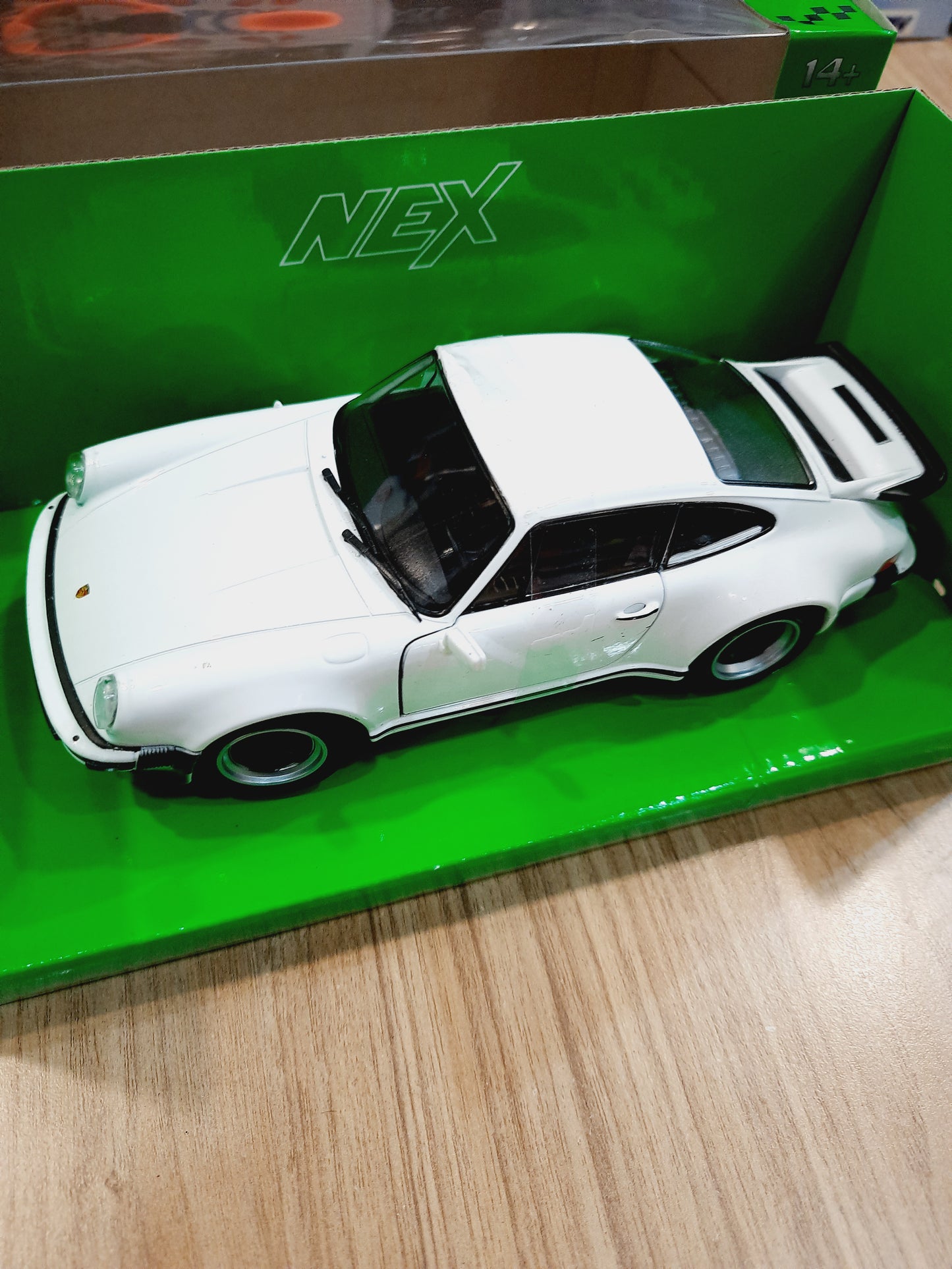 (Paint chip issue) Welly Porsche 911 Turbo 1:24 Diecast Scale Model Car