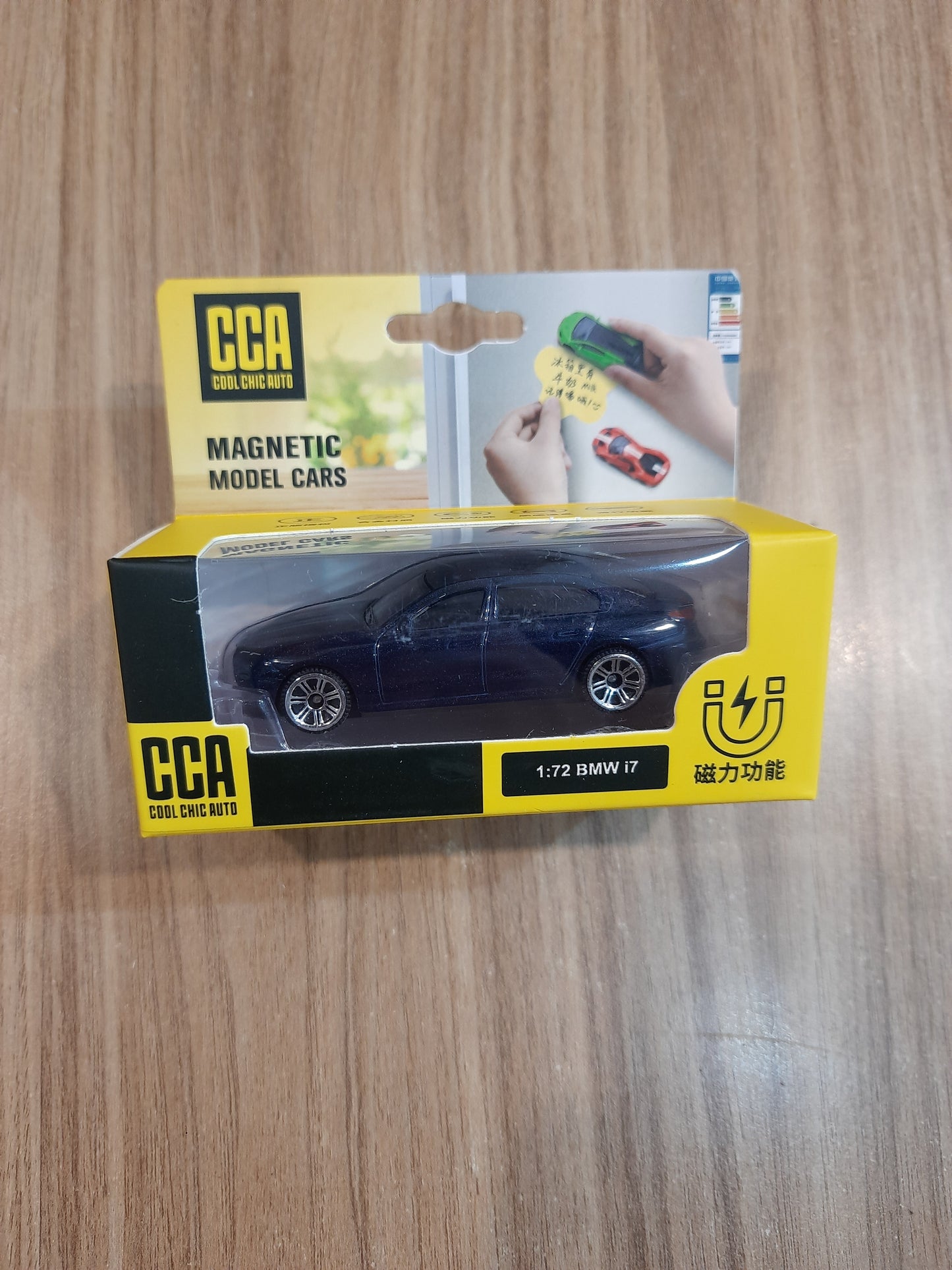 BMW i7 | CCA 1:72 Magnetic Diecast Scale Model Car