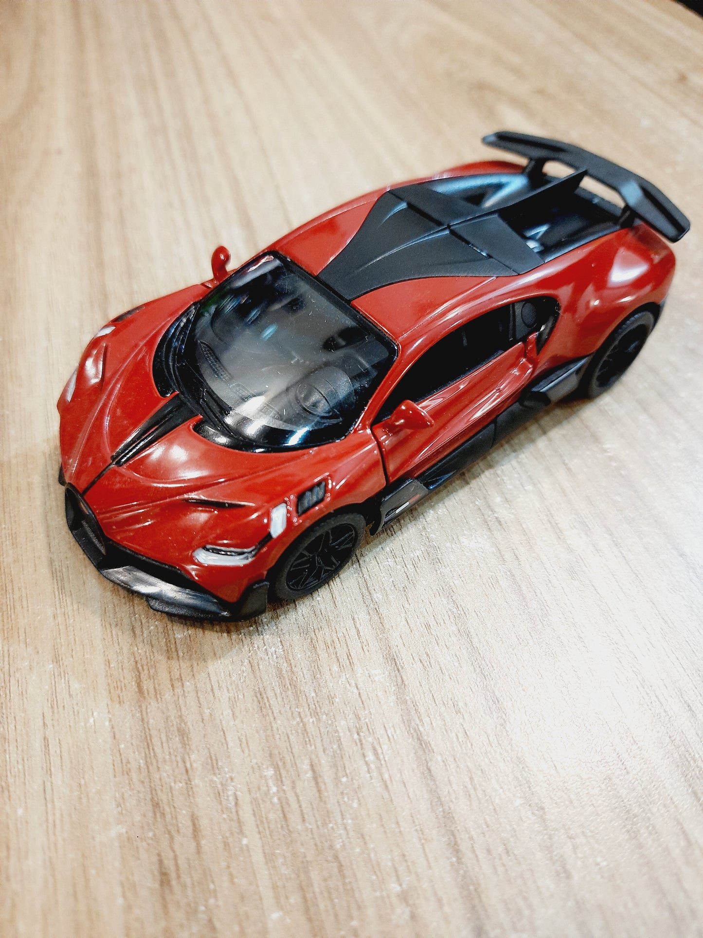 Kinsmart Bugatti Divo Diecast Scale Model Car 1:36 - KT5442