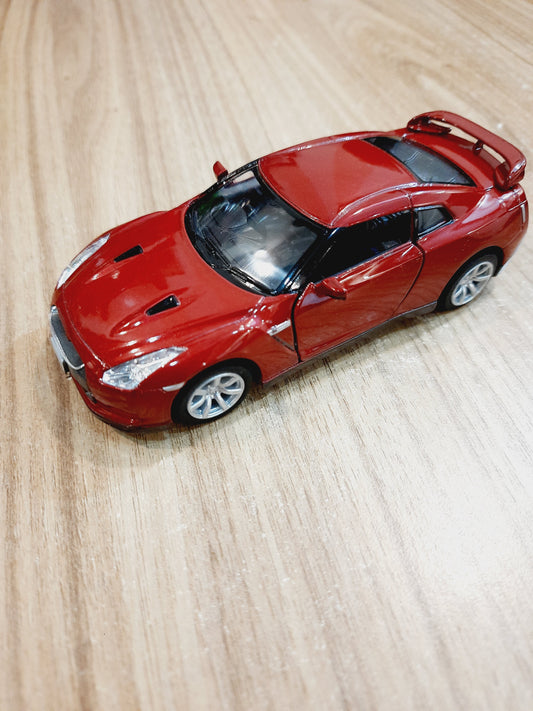 Kinsmart 2009 Nissan GT - R R35 Diecast Scale Model Car 1:36 - KT5340